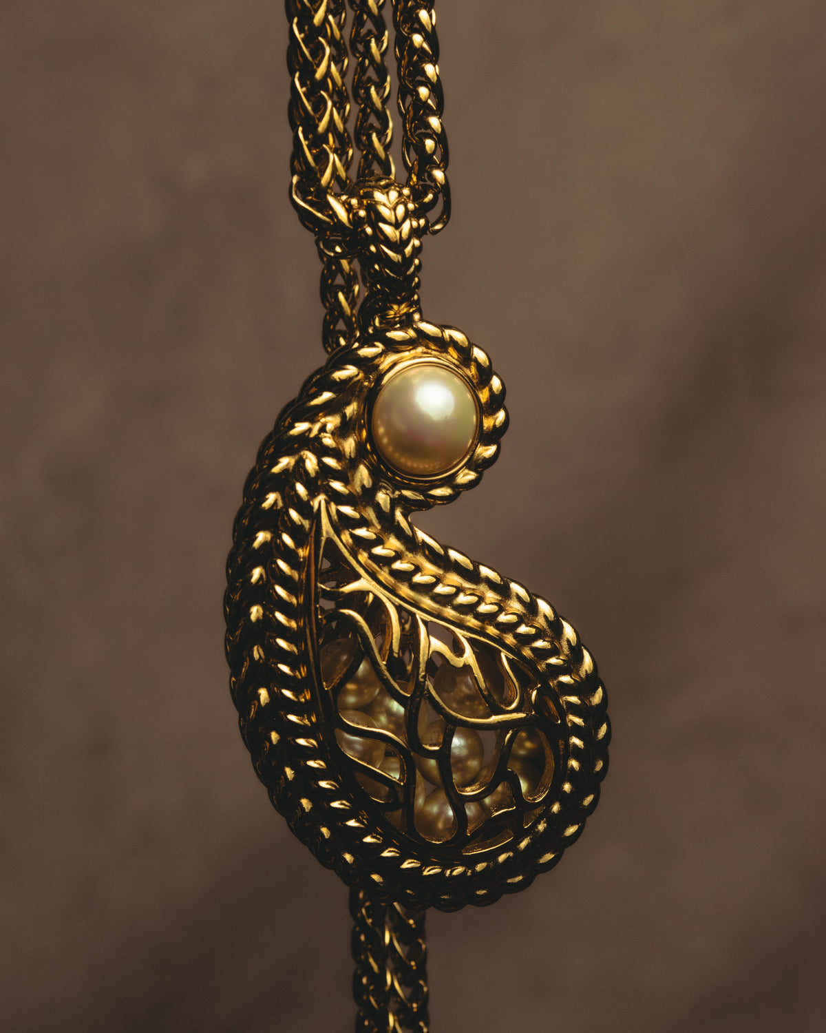 "Christian Dior" 80's-90's Ornate pendant necklace