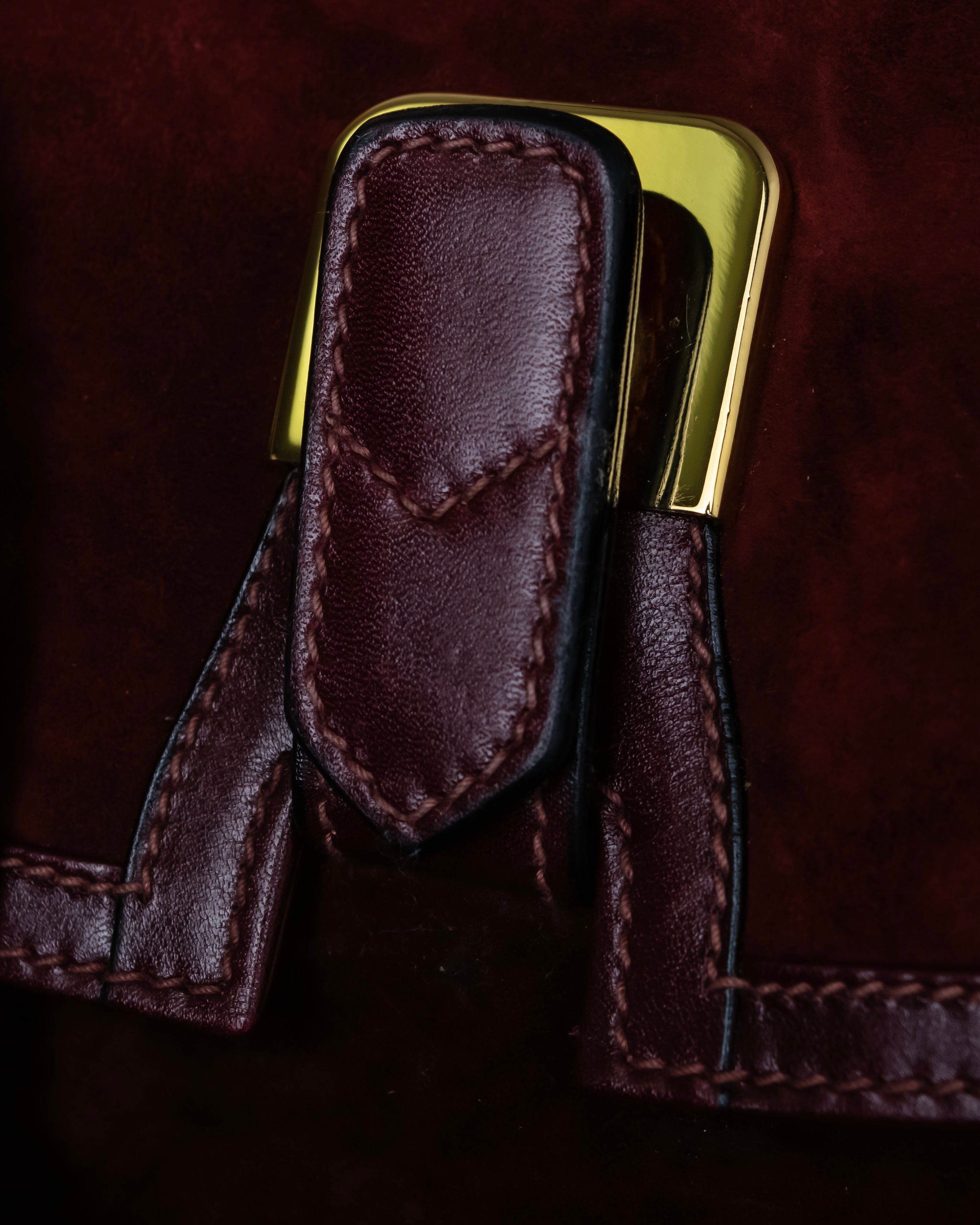 "GUCCI" Aristocratic crest charm suede shoulder bag