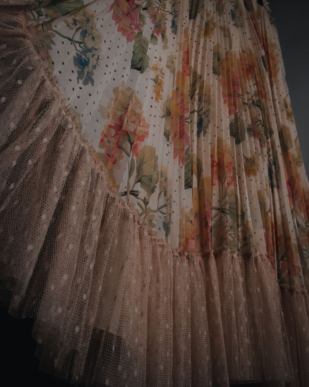 "RED VALENTINO" 19-20’s Floral pleated skirt with tulle hem