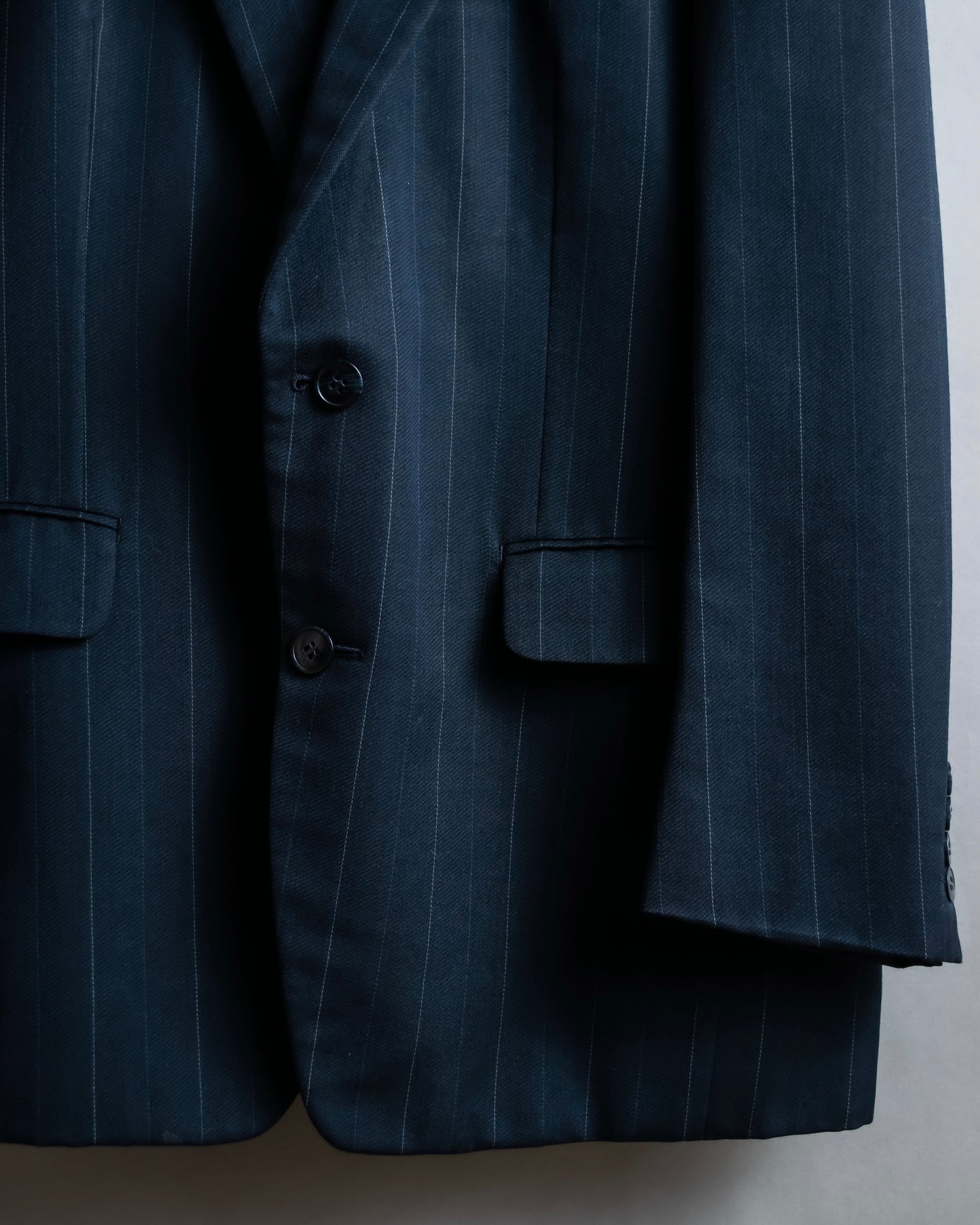 "CHRISTIAN DIOR MONSIEUR"
Fine pitch stripe pattern notch lapel tailored jacket