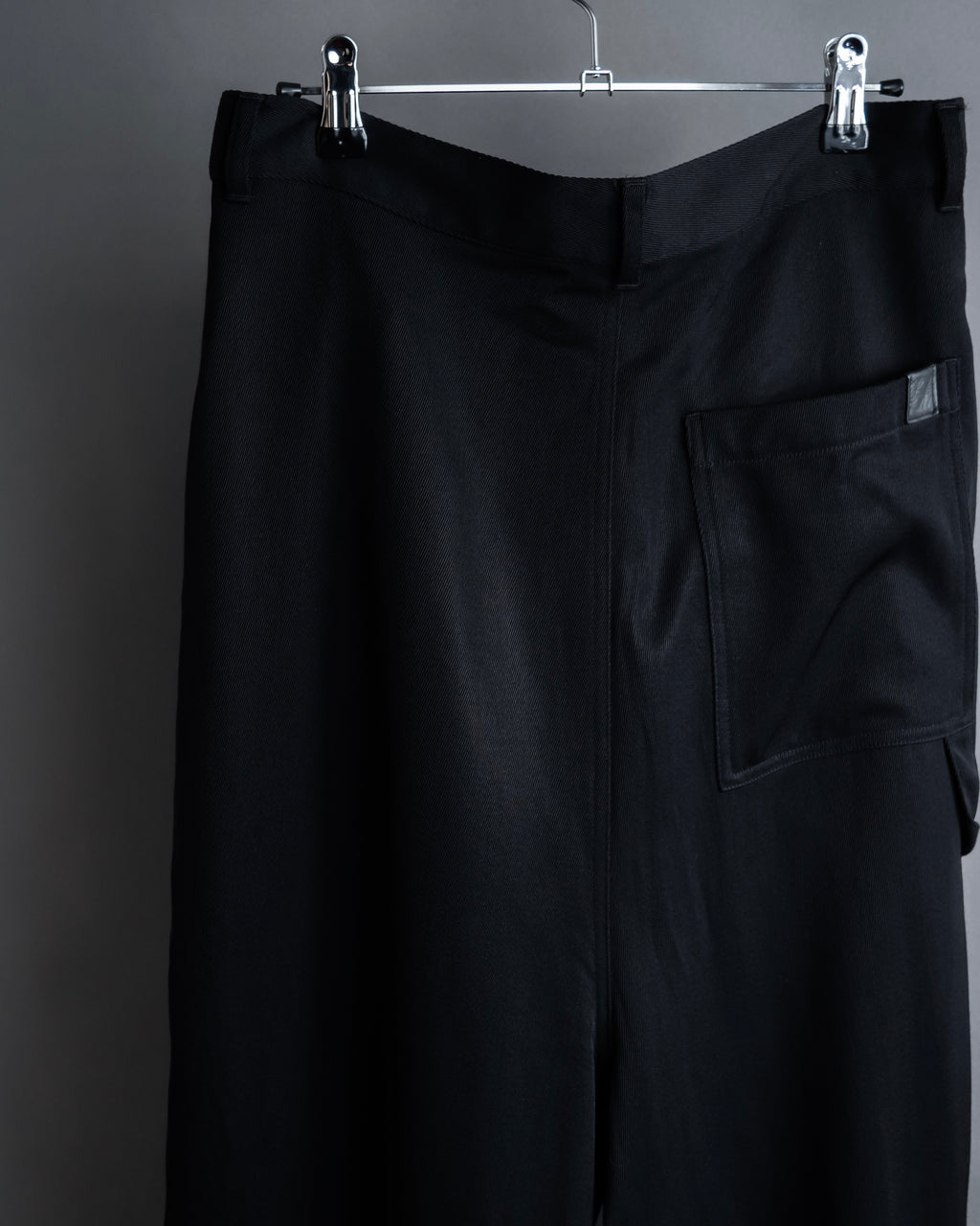 "LOEWE" Three-dimensional pattern design wide slacks