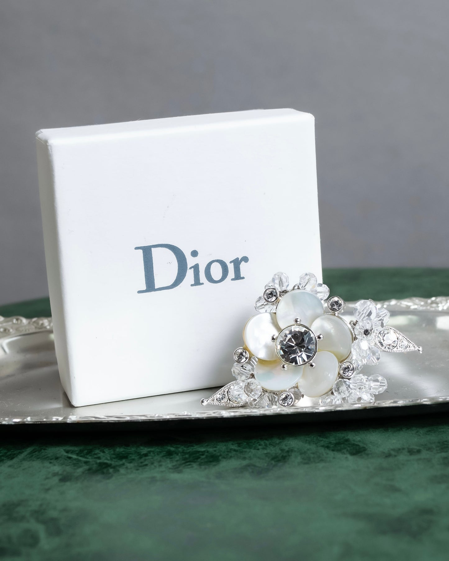 "Dior" Sways among the plants flower motif ring