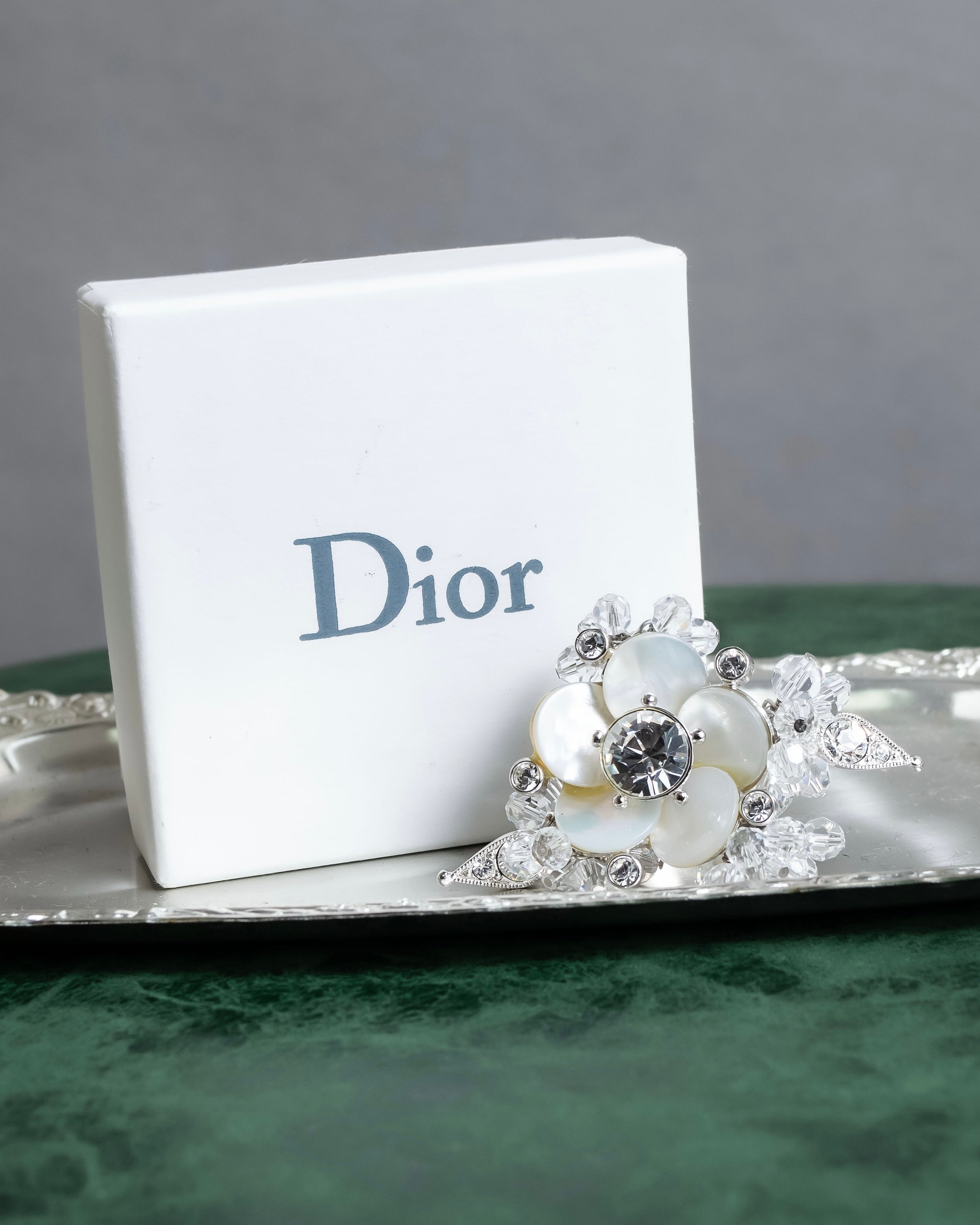 "Dior" Sways among the plants flower motif ring