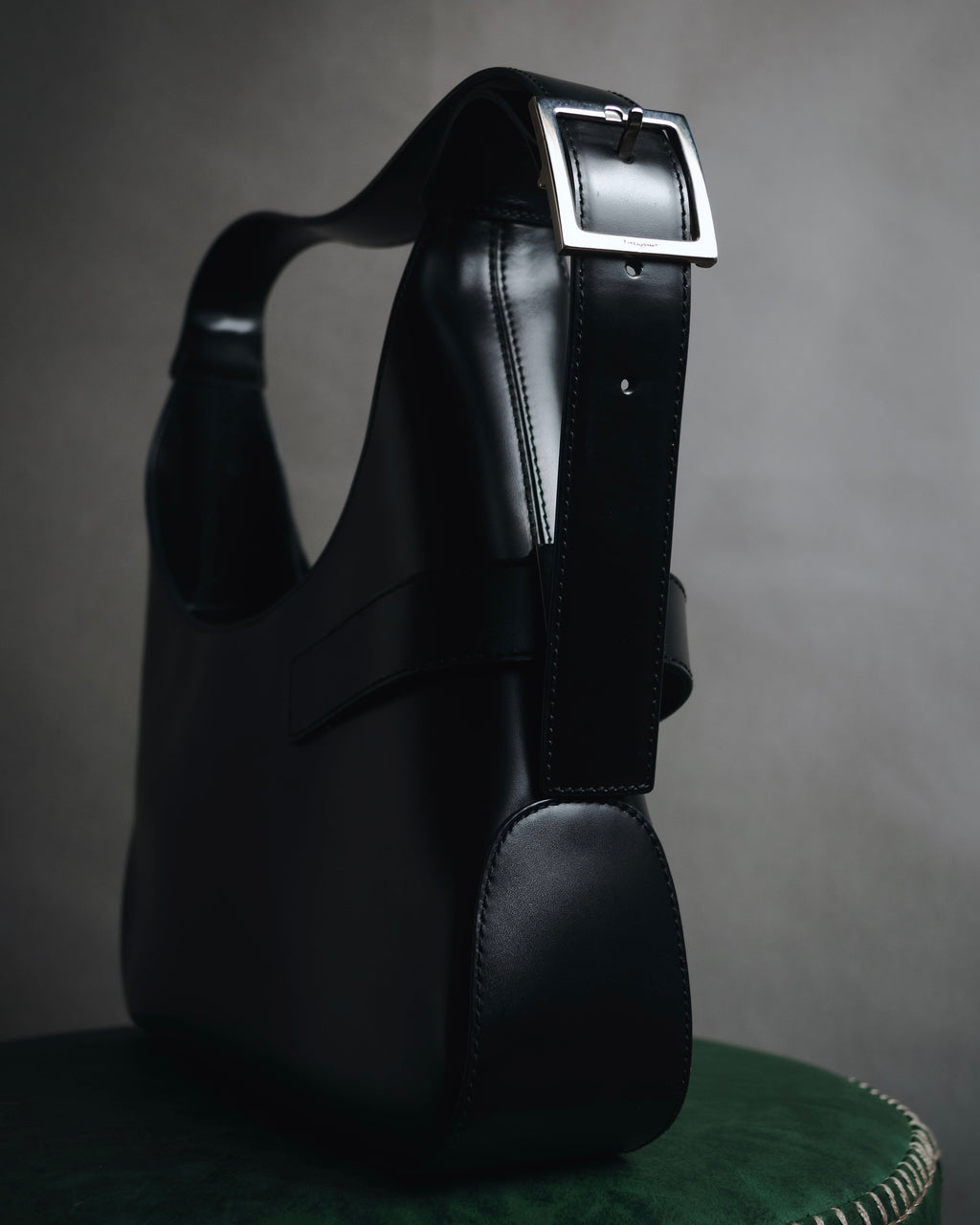 "Salvatore Ferragamo" 90’s-00’s minimalist gancini buckle hobo bag