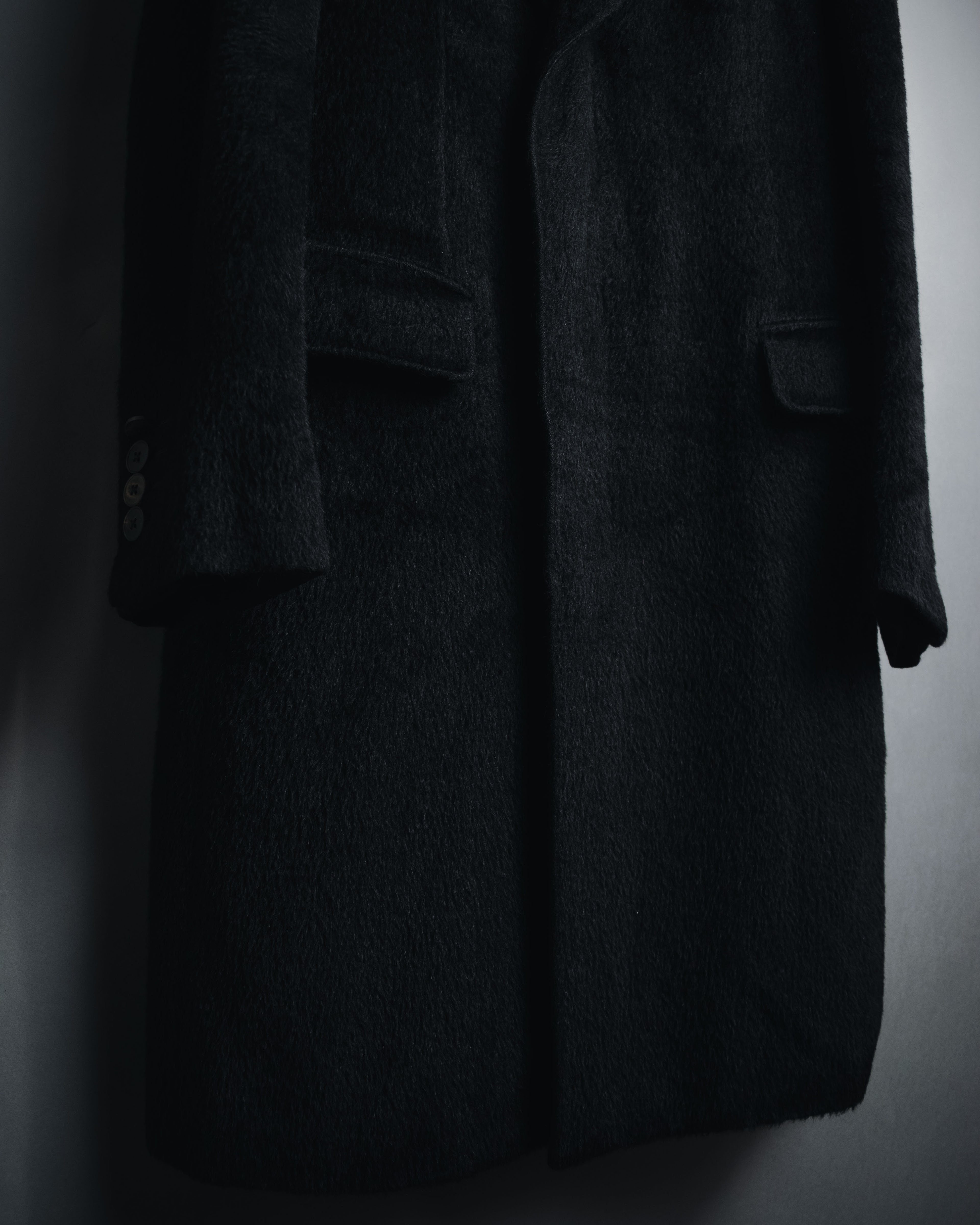 –SPECIAL– "GUCCI" 09-12’s Classically tailored llama-blend Chesterfield coat