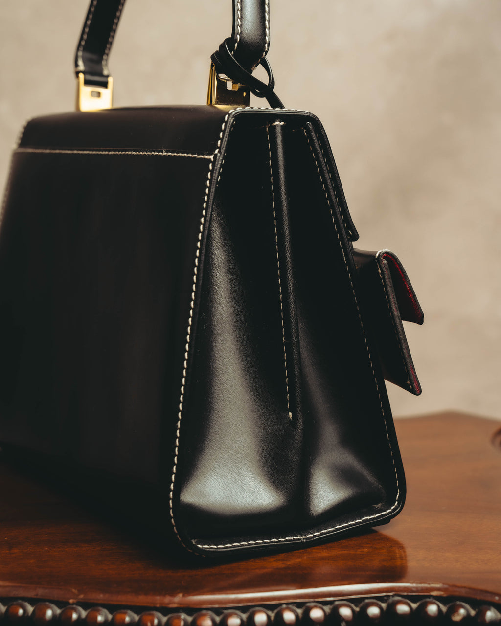 -SPECIAL- "Salvatore Ferragamo" 90's-00's Gancini contrast stitch leather handbag