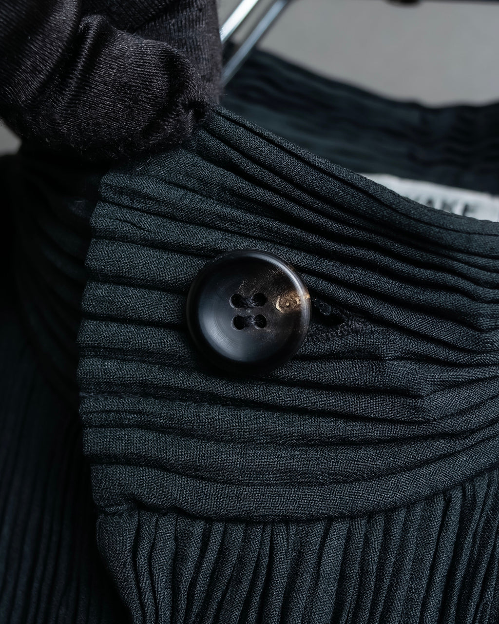 "ISSEY MIYAKE" Pleated vertical line shirt jacket