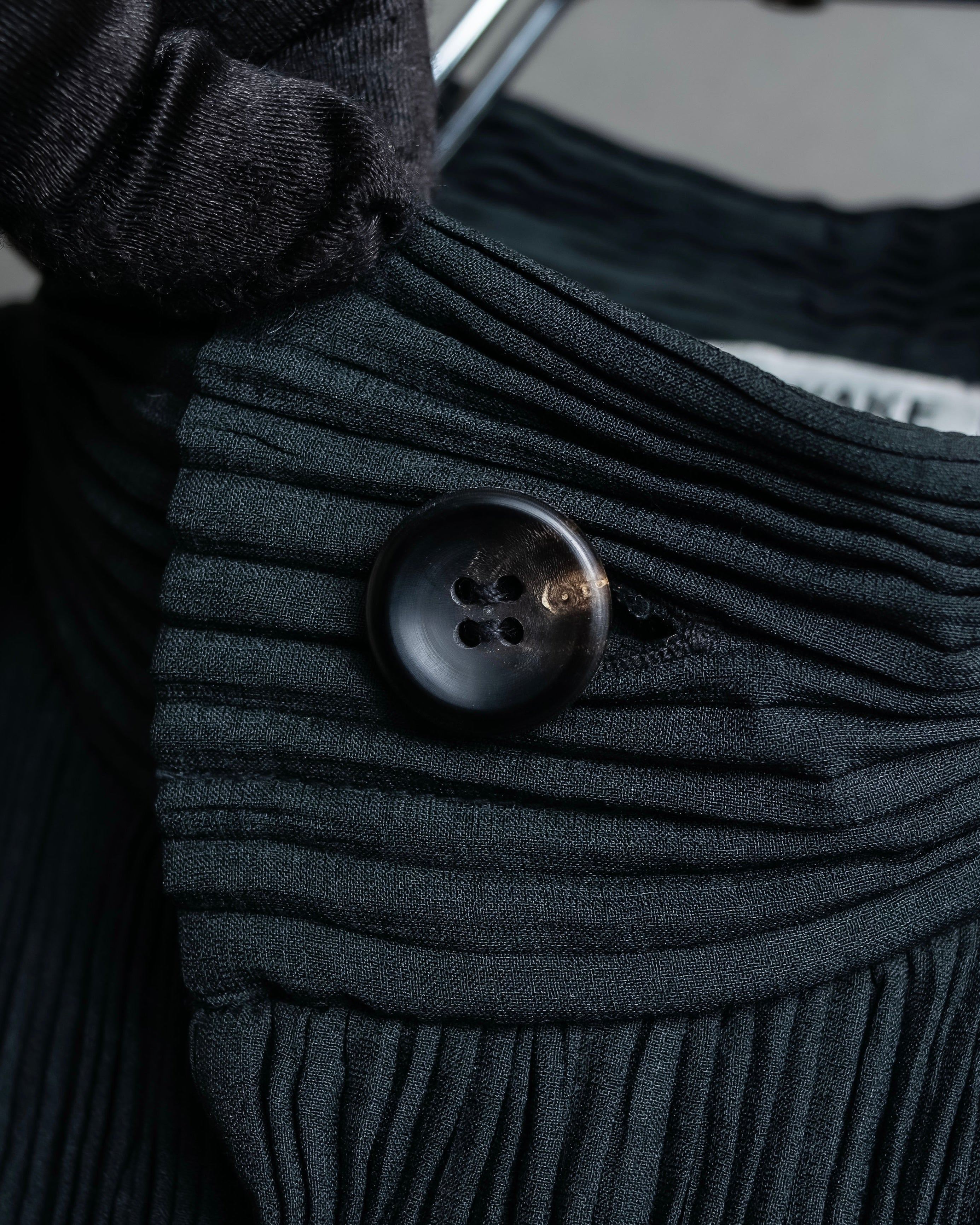 "ISSEY MIYAKE" Pleated vertical line shirt jacket