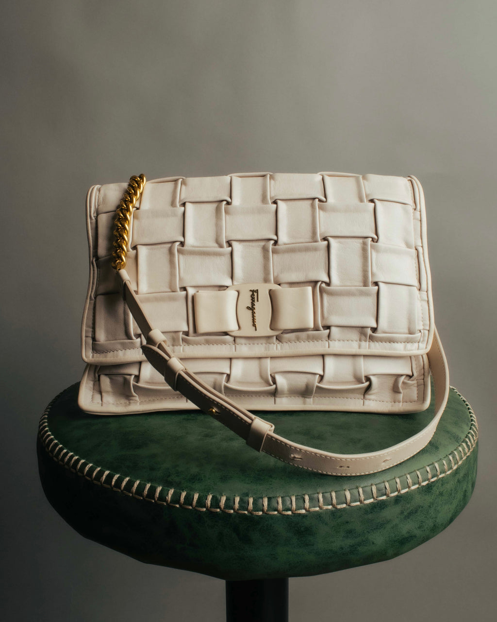 -SPECIAL- “Salvatore Ferragamo” 2020-2022 Woven vara chain shoulder bag