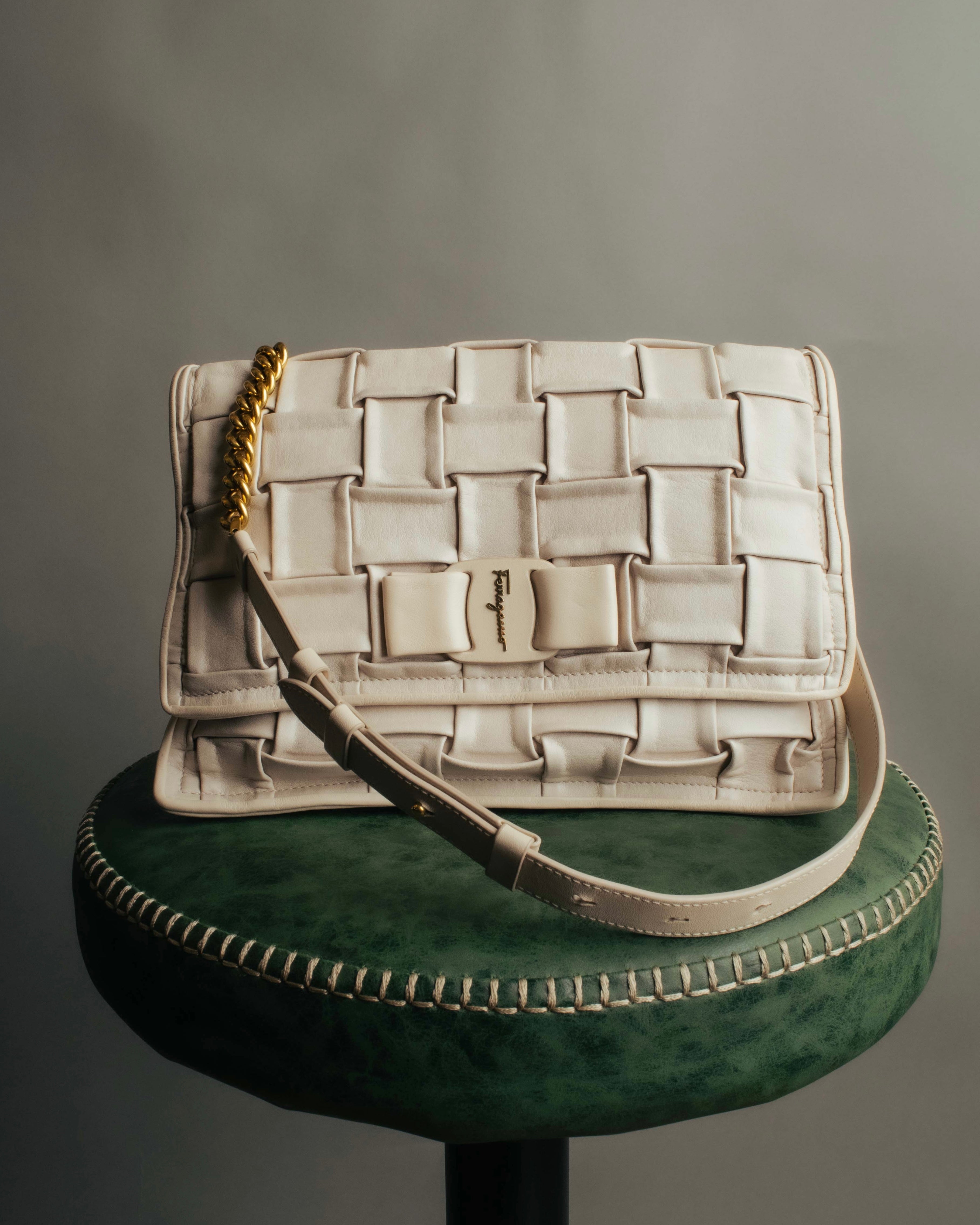 -SPECIAL- “Salvatore Ferragamo” 2020-2022 Woven vara chain shoulder bag