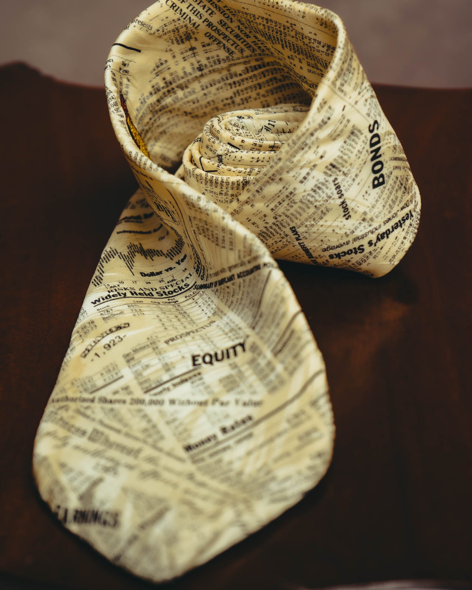 -MOOD MILLÉSIMES- 90’s-00’s financial newspaper print silk tie