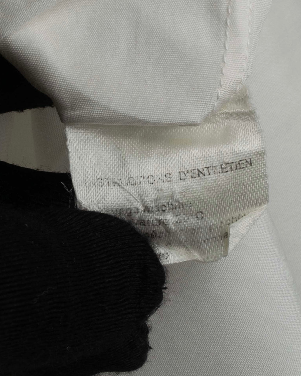 "CHANEL" Gold button design pleated white shirt