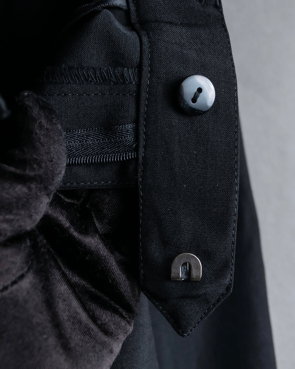 "JEAN PAUL GAULTIER FEMME"
 High-waisted straight draping slacks