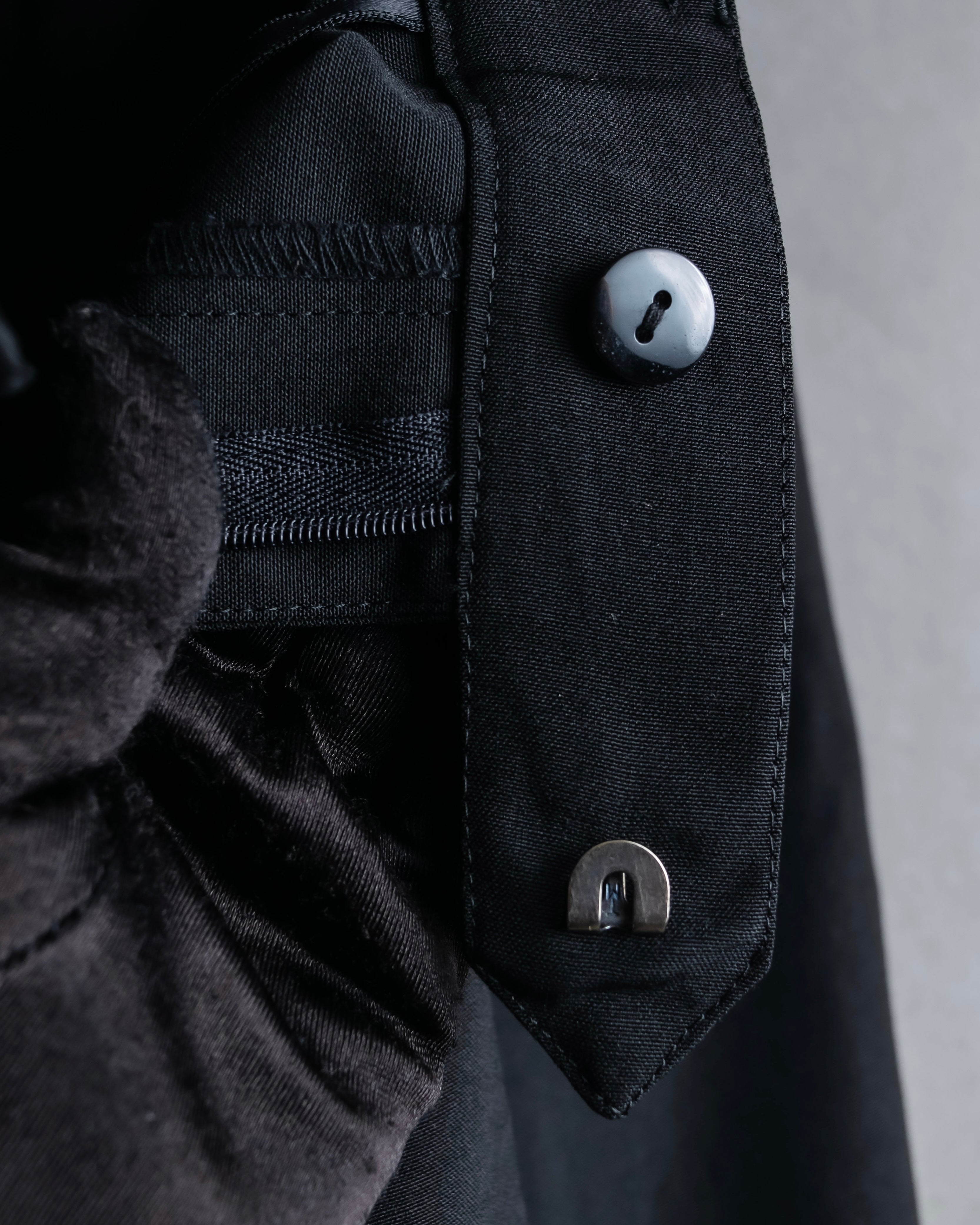 "JEAN PAUL GAULTIER FEMME"
 High-waisted straight draping slacks