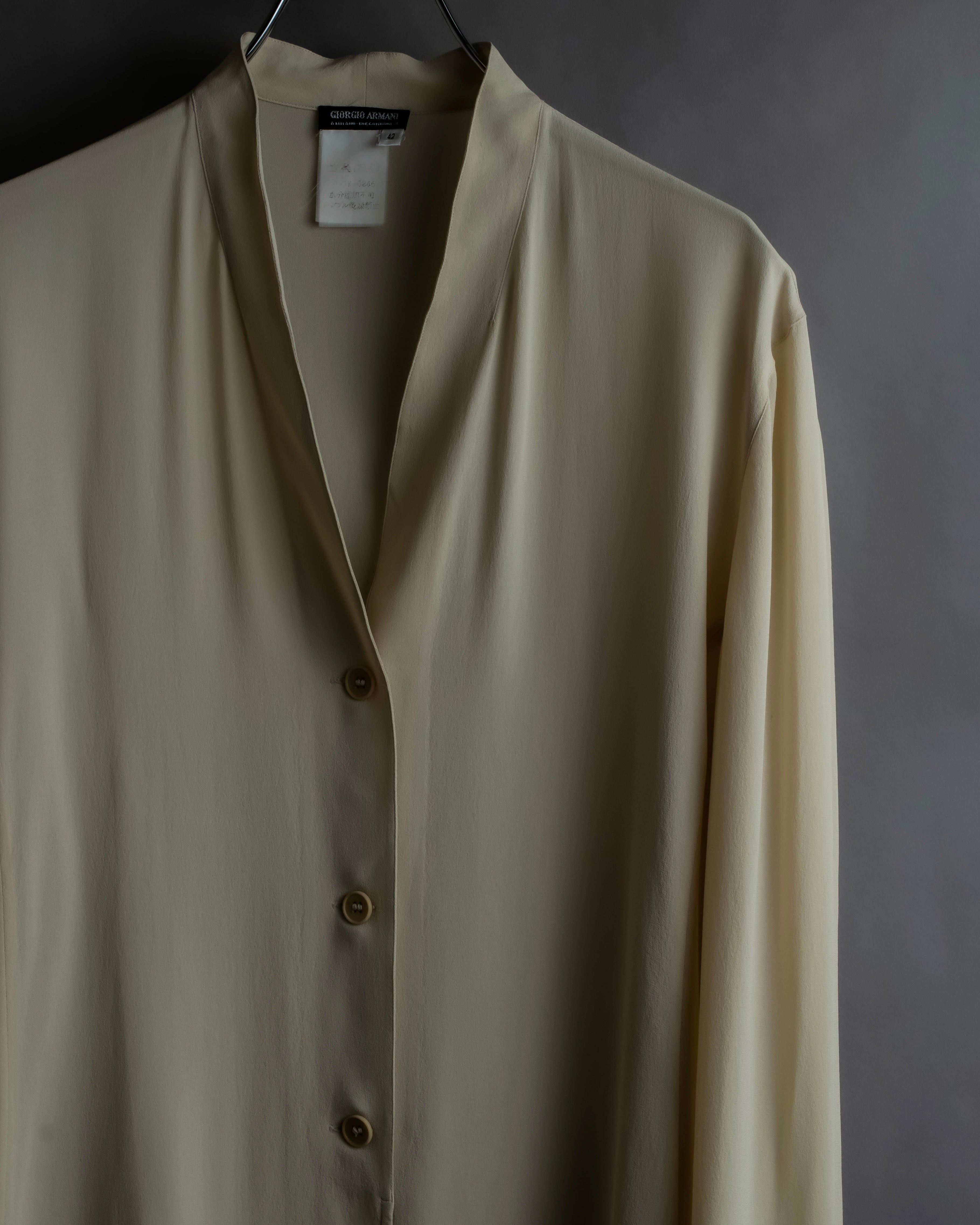 "GIORGIO ARMANI" Ivory color no collar silk shirt