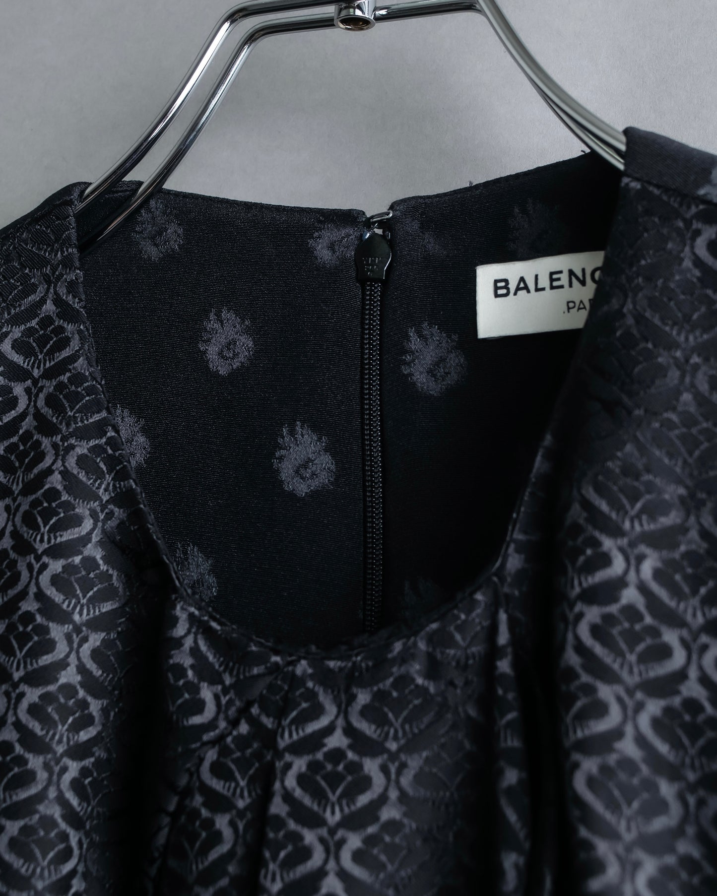 "BALENCIAGA" Gobelin & blurred print sleeveless pullover