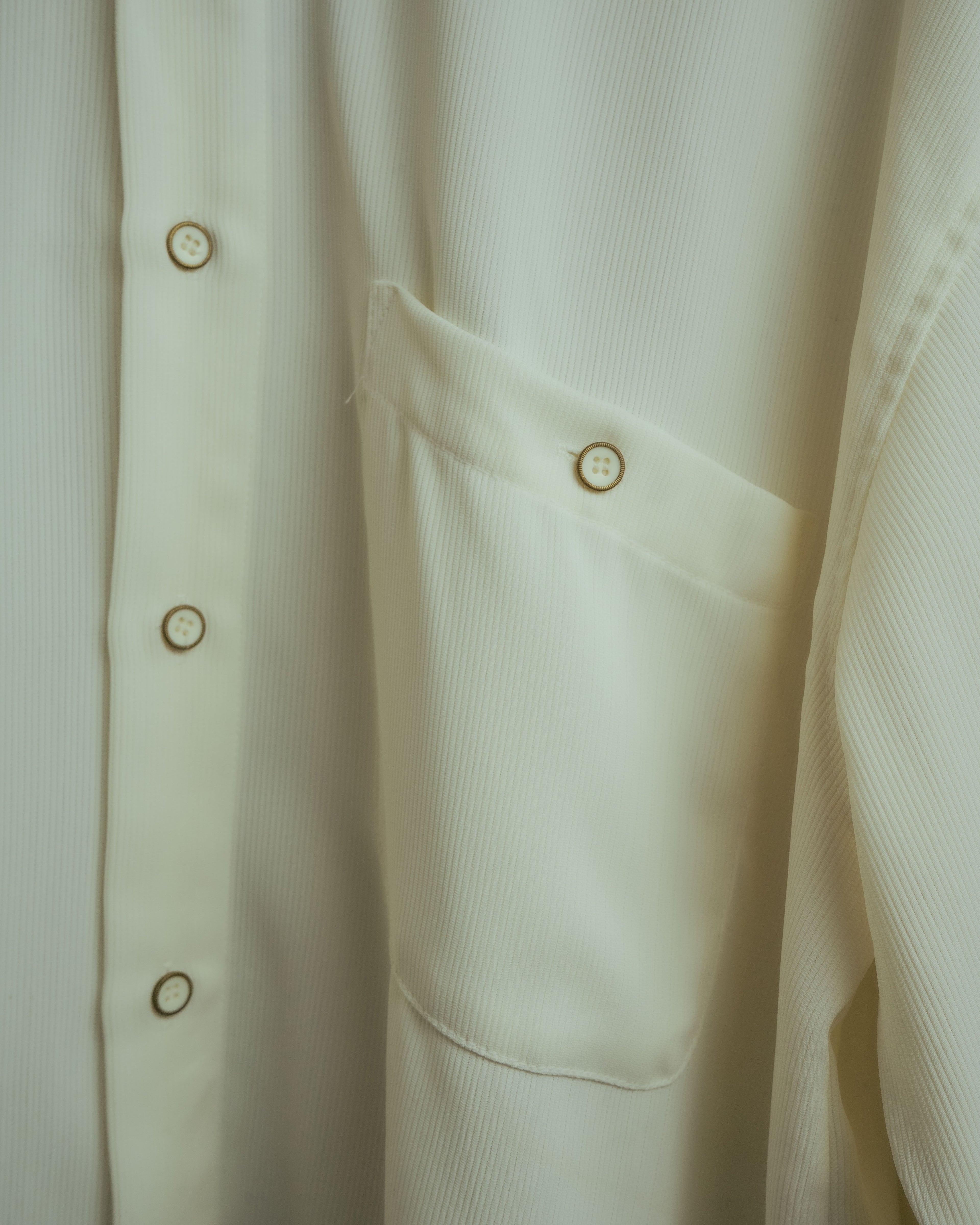 -MOOD Vintage Collections-
90’s Fine ridge ivory drape shirt
