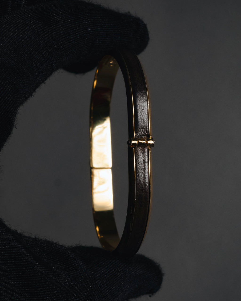 "LOEWE" 00’s-10’s leather inlay anagram clasp bangle