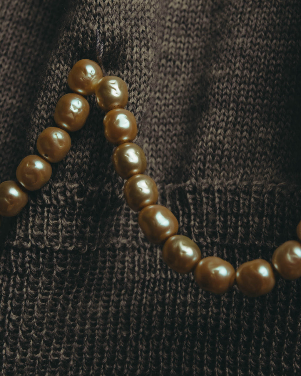 "Theatre PRODUCTS" 00's-10's Pearl embellished wool v-neck knit sweater