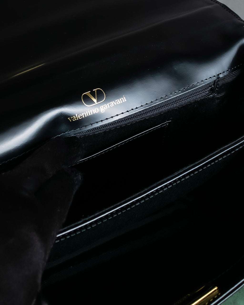 "Valentino Garavani" Logo turn lock parts design leather hand bag