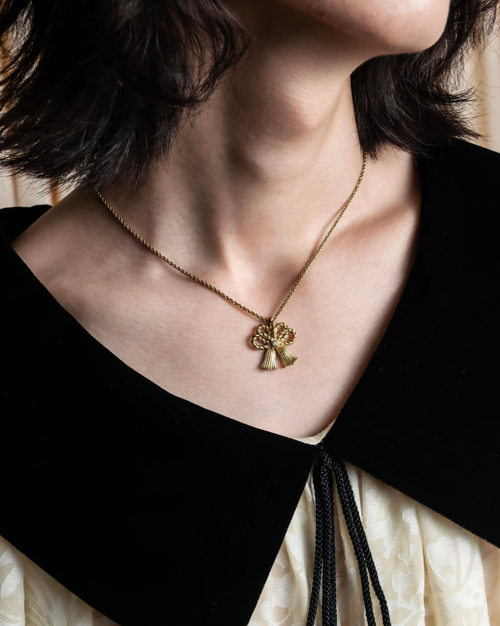 "Christian Dior" Rope ribbon motif gold necklace