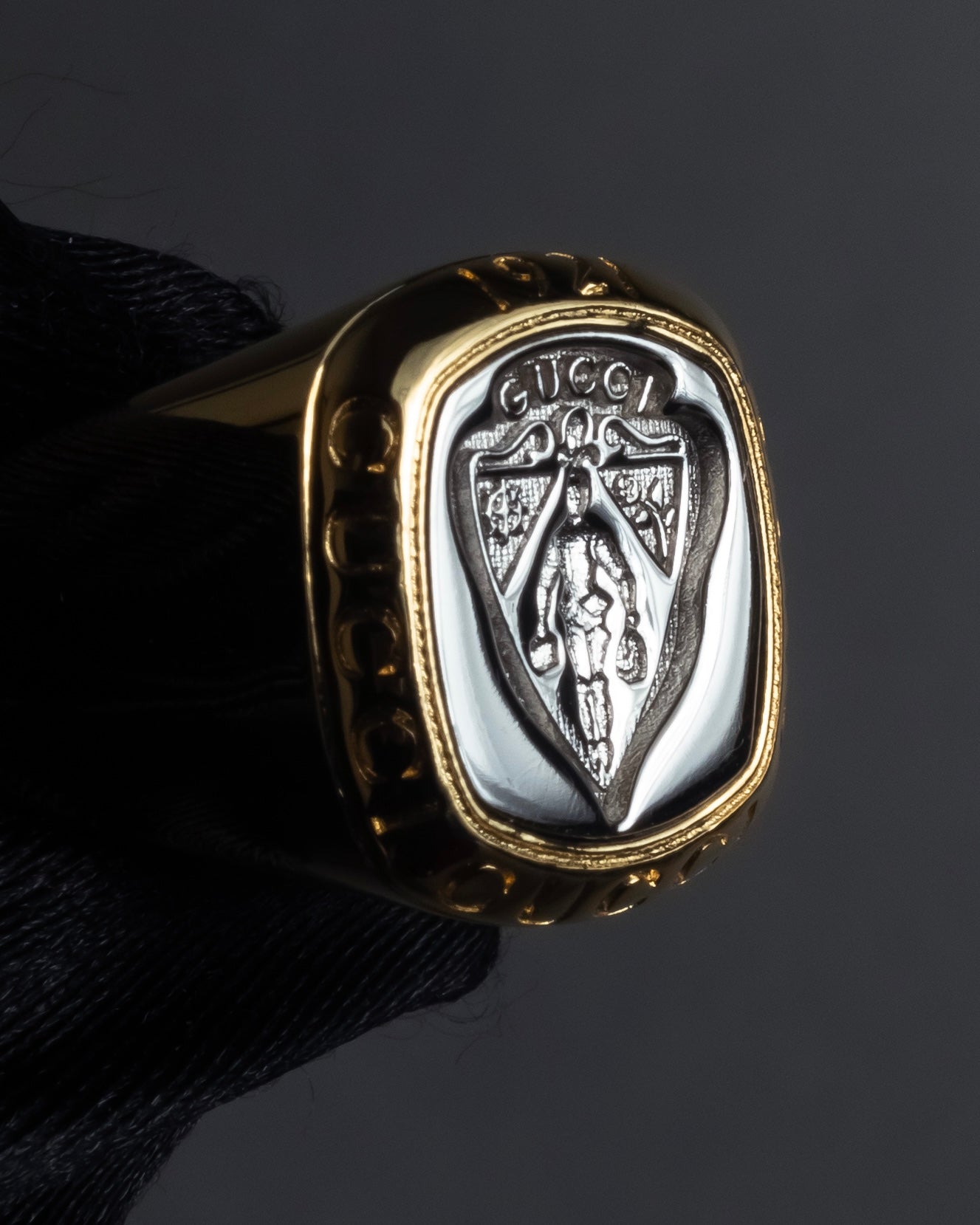 "GUCCI" Coat of arms engraved design ring