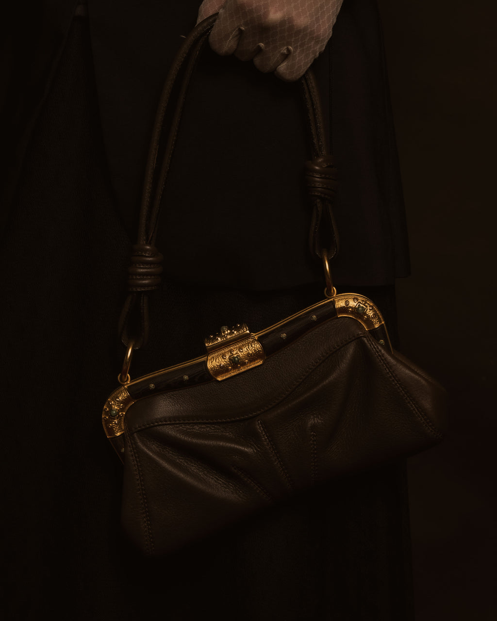 –SPECIAL– "VALENTINO GARAVANI"
00’s Jeweled frame leather bag