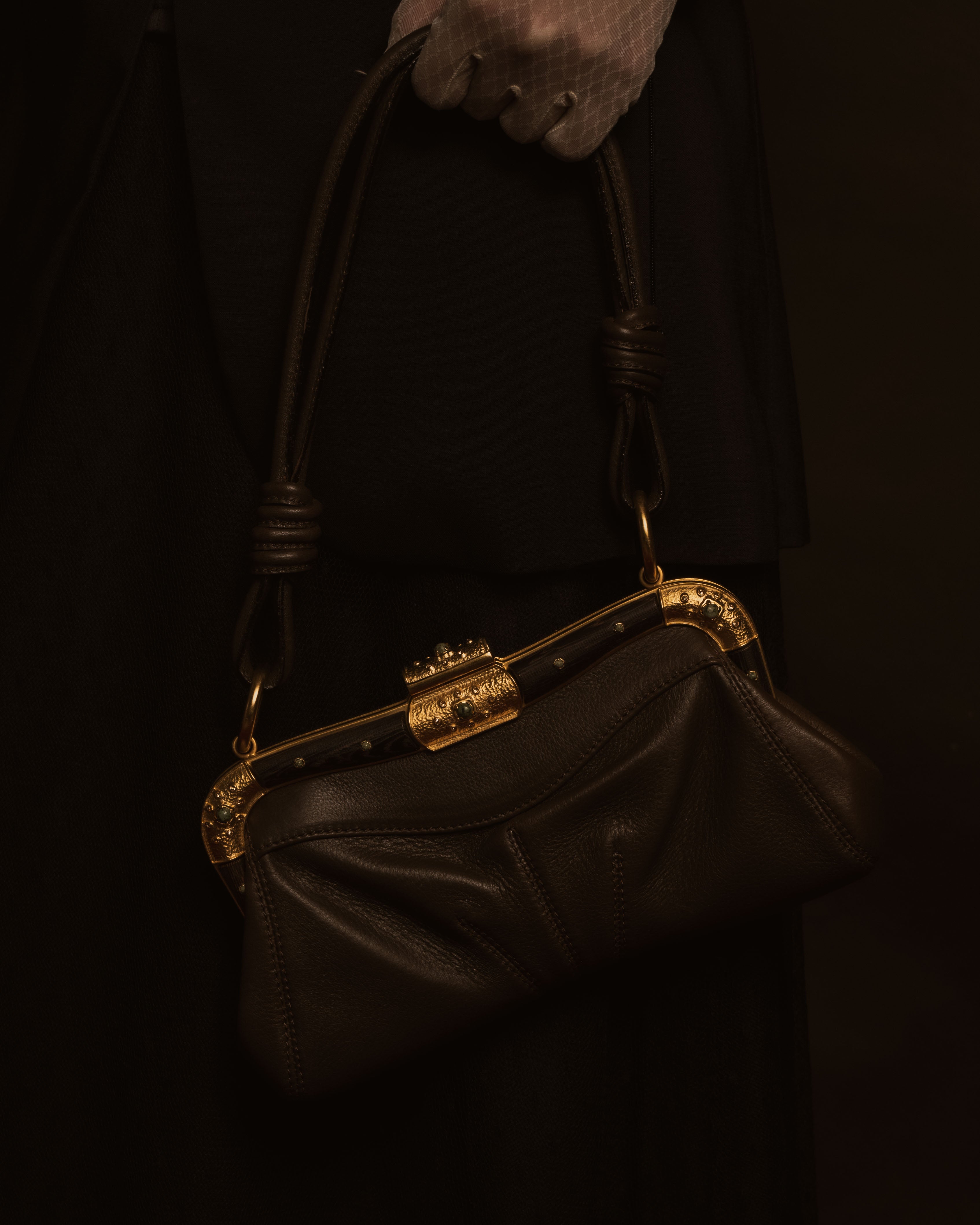 –SPECIAL– "VALENTINO GARAVANI"
00’s Jeweled frame leather bag