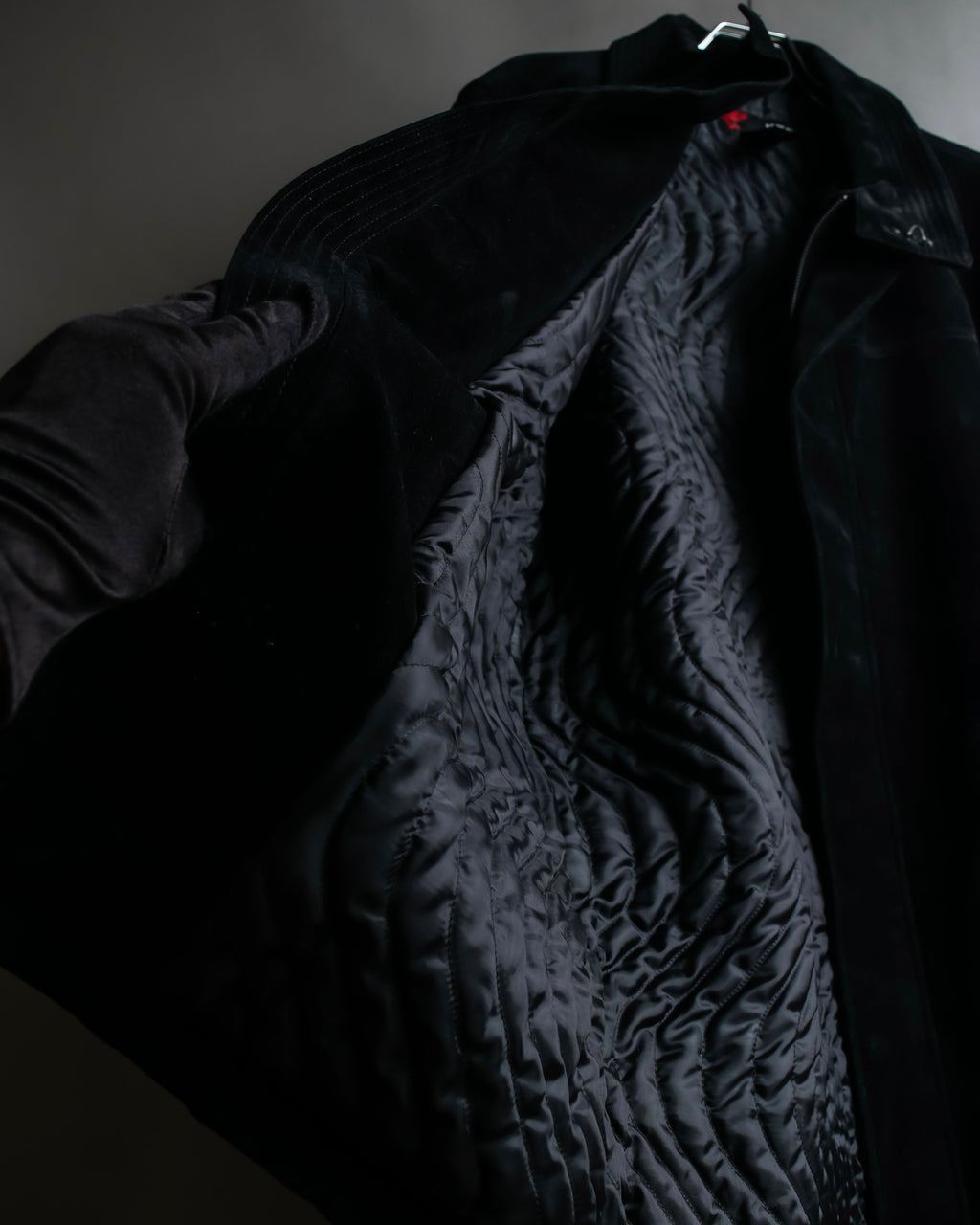 "VERSACE sport"
Stand collar double zipper suede blouson