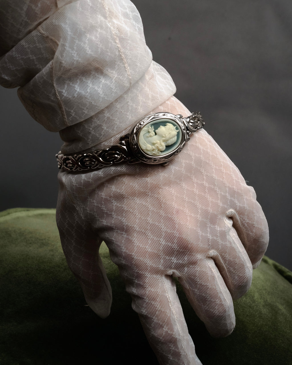 “Valentino Michelle” 1990-2005 Cameo secret bracelet watch