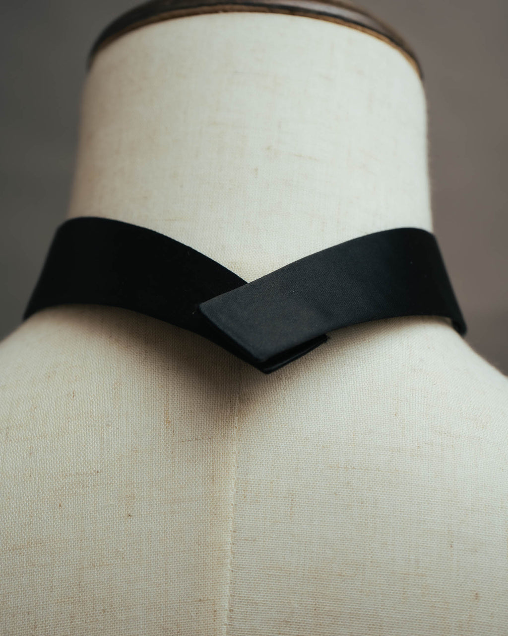 -SPECIAL- “CHANEL” Late 80’s-90’s gold button satin neck tie