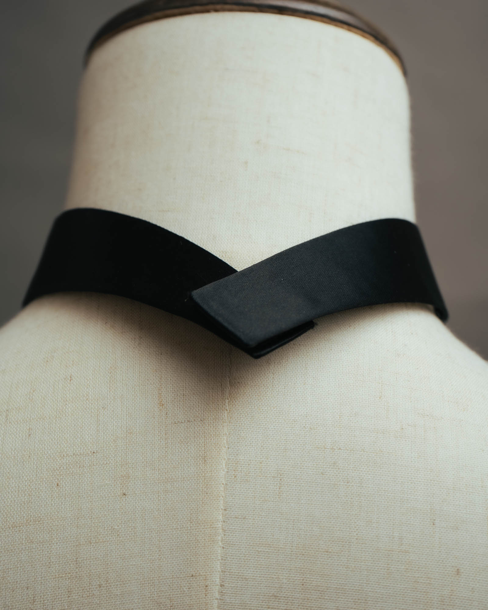 -SPECIAL- “CHANEL” Late 80’s-90’s gold button satin neck tie