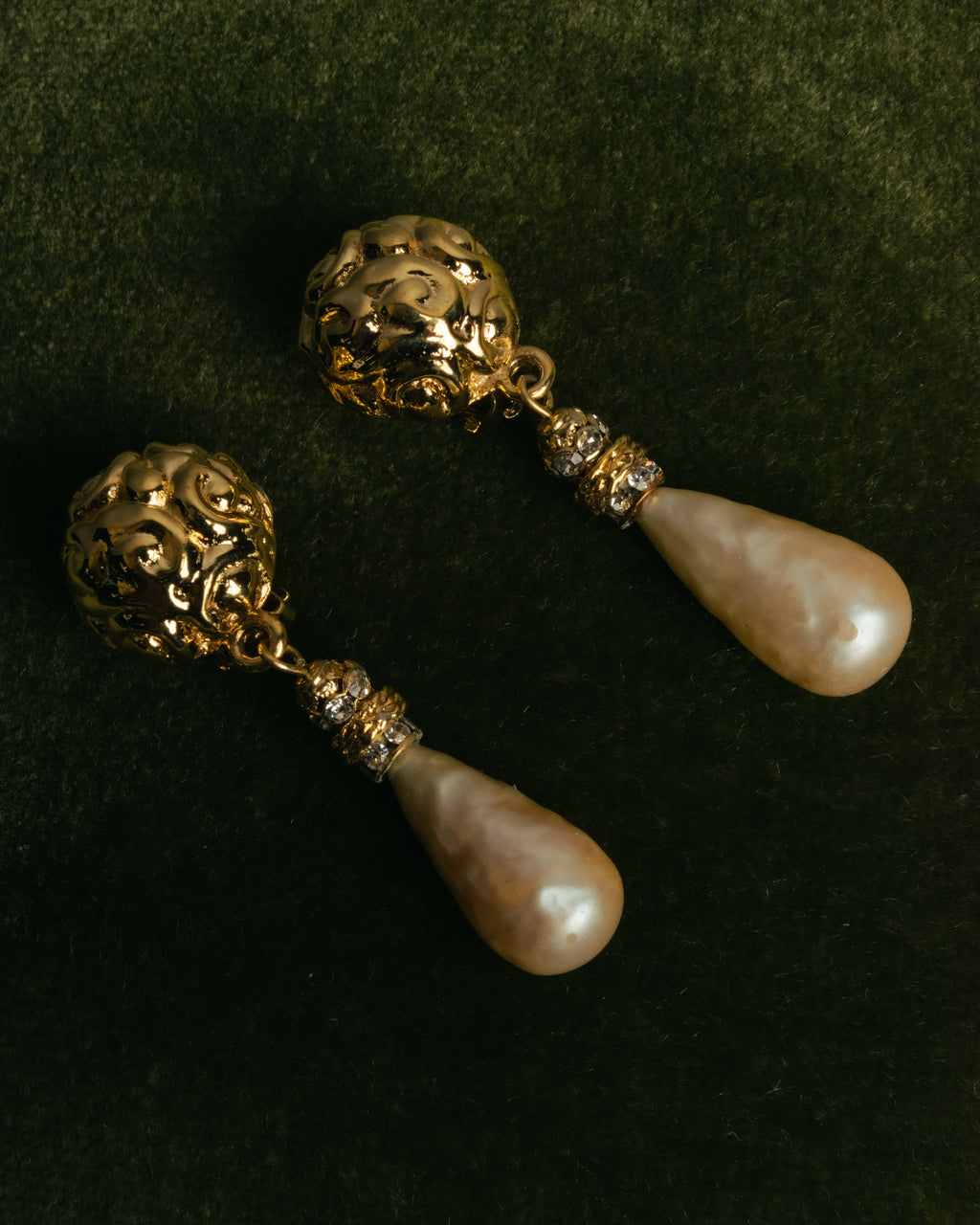 "Yves Saint Laurent" 80's-90's Pearl clip on drop earrings