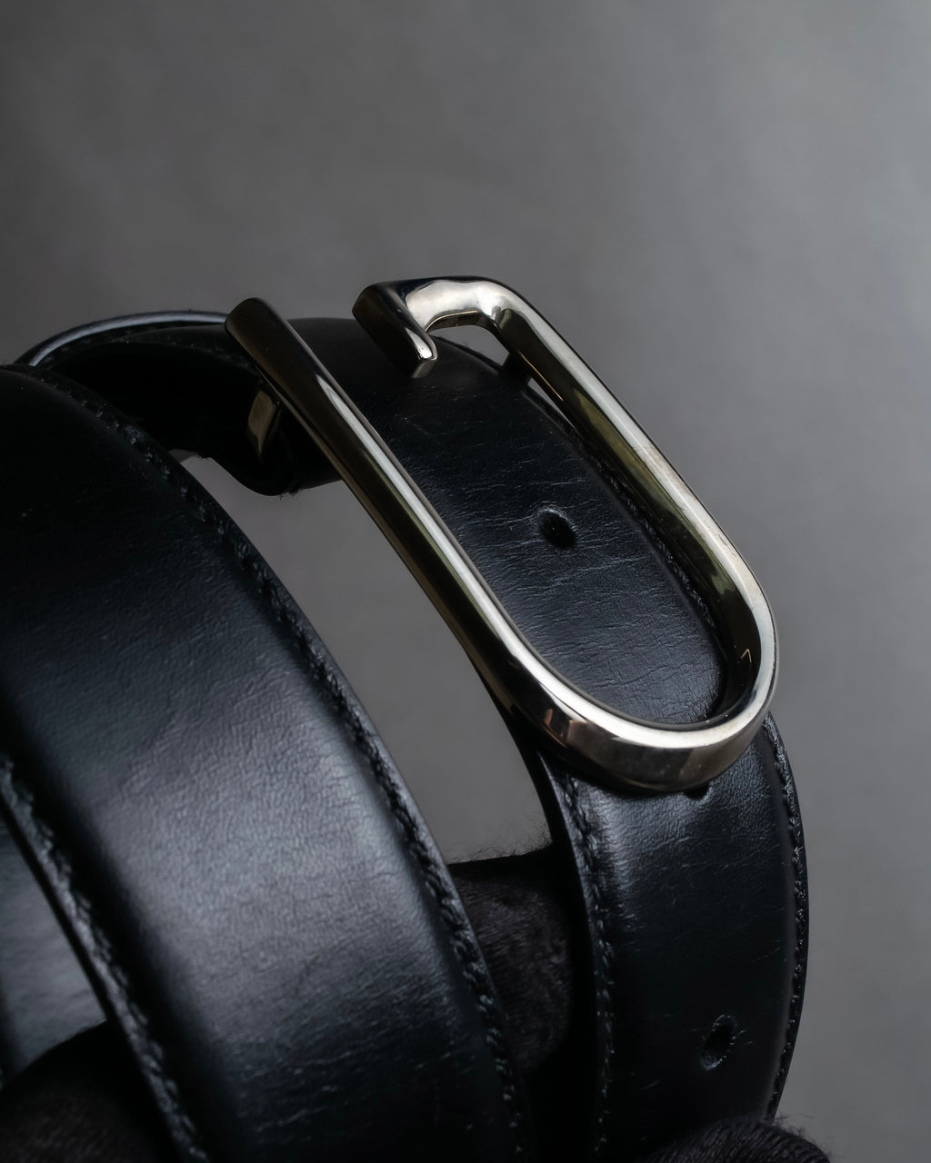 "GUCCI" Organic curved buckle design leather belt