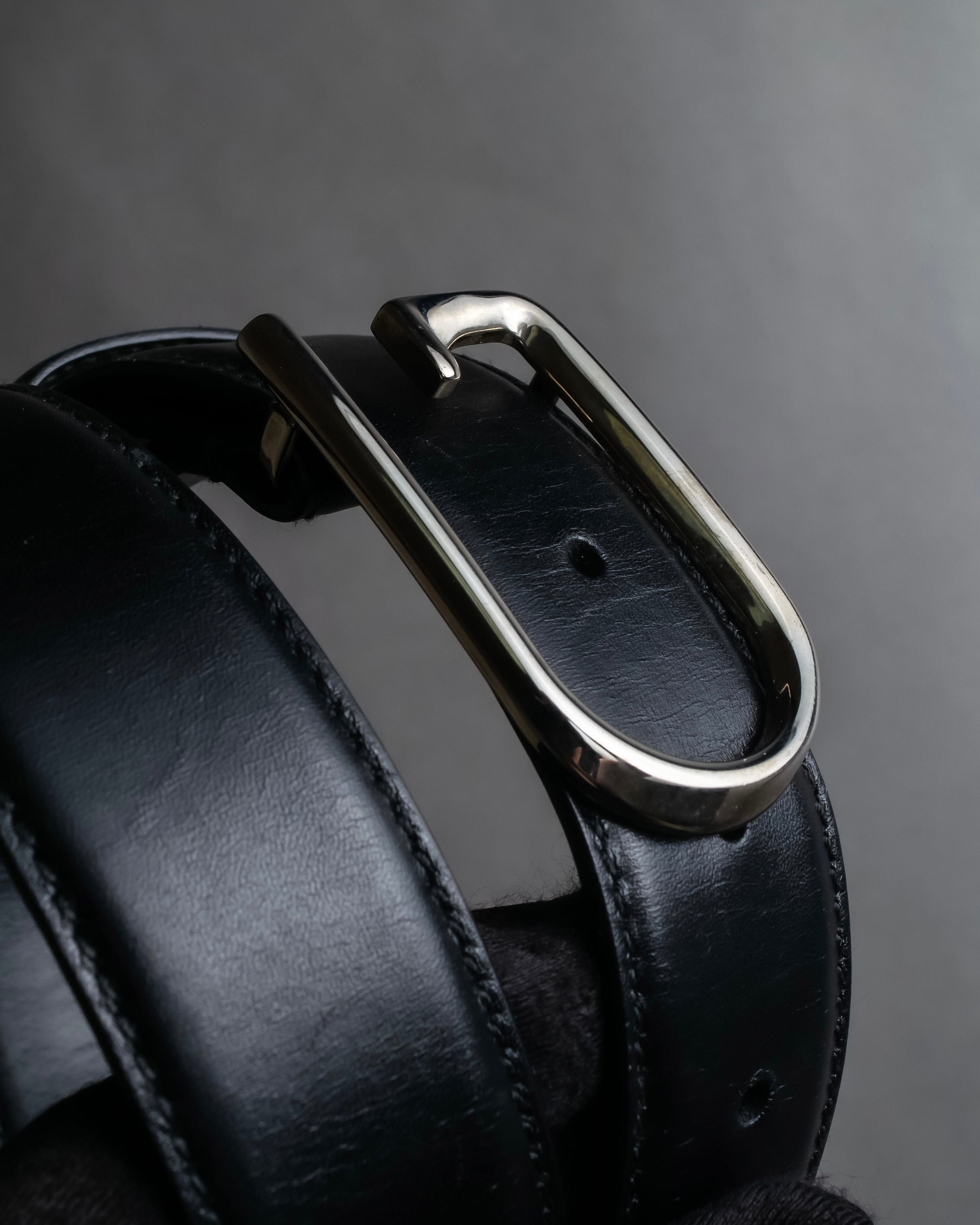 "GUCCI" Organic curved buckle design leather belt