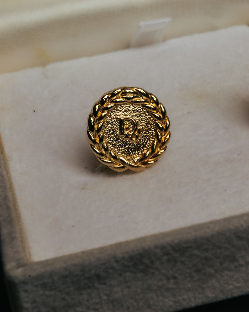 “Christian Dior” 80’s-90’s Laurel rope motif D logo earrings