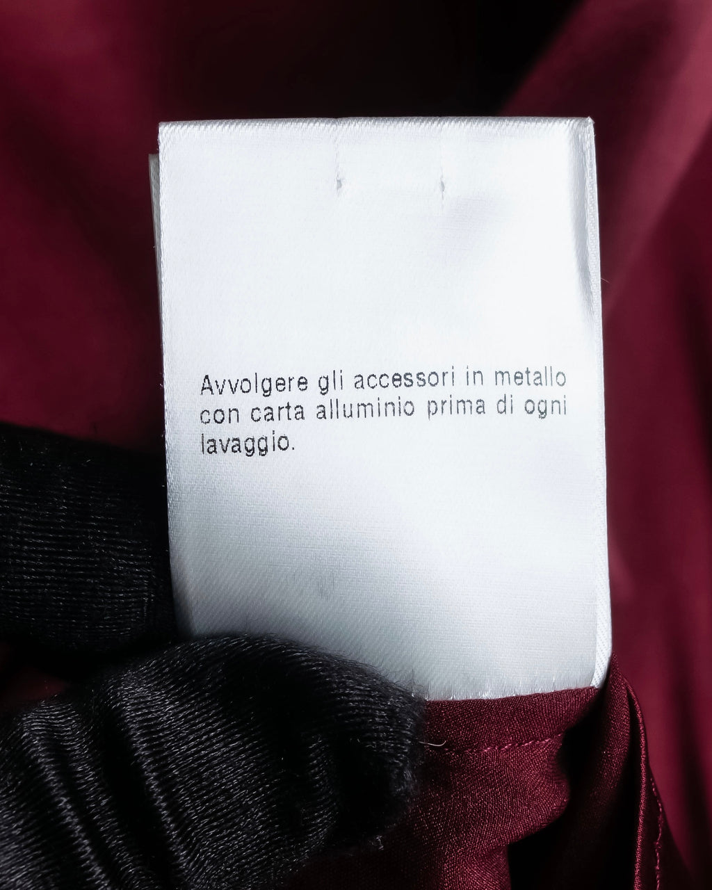 "GUCCI" Beautiful burgundy color silk bowtie shirt