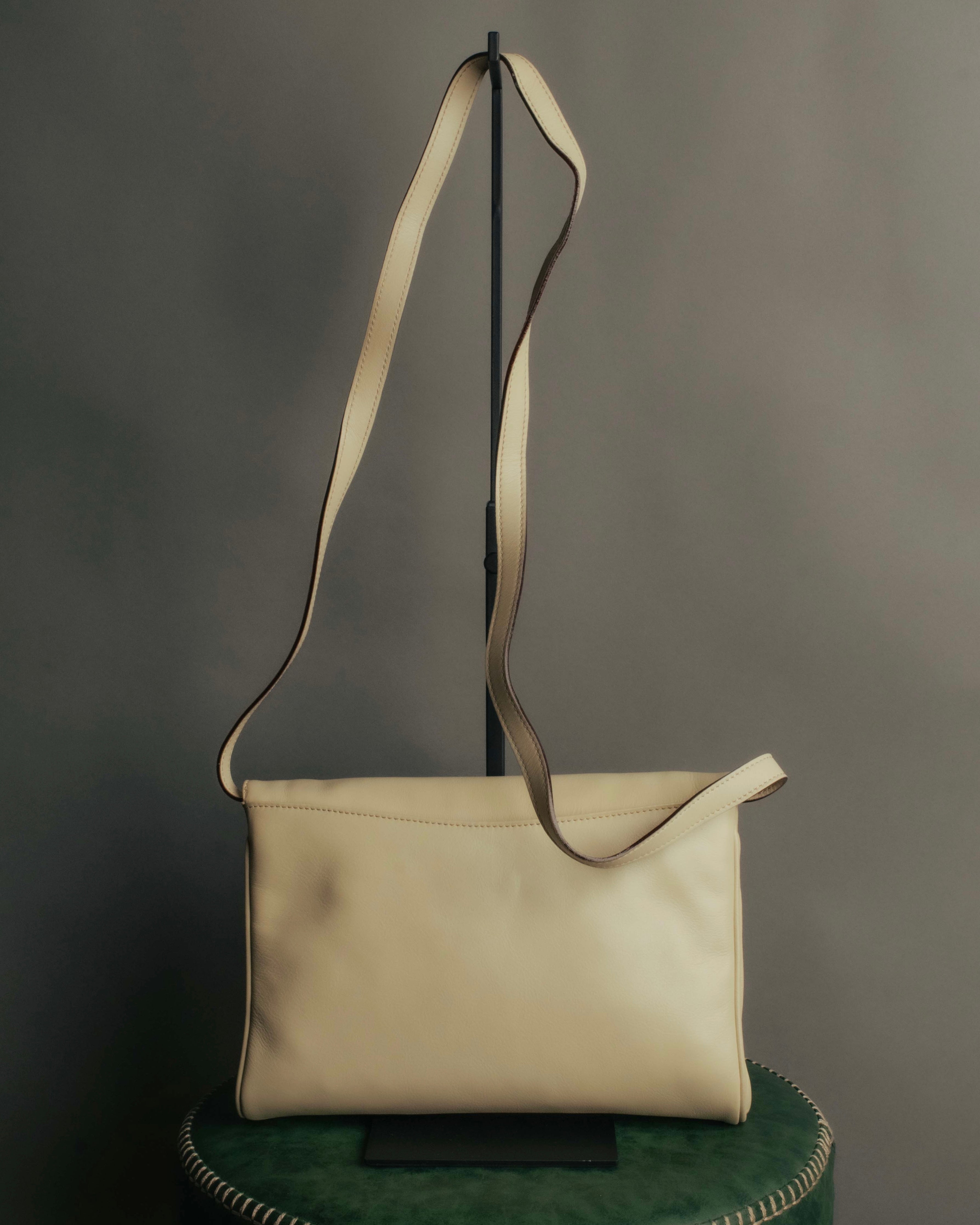 "CELINE" 80's-90's Vintage triangle flap gather leather shoulder bag