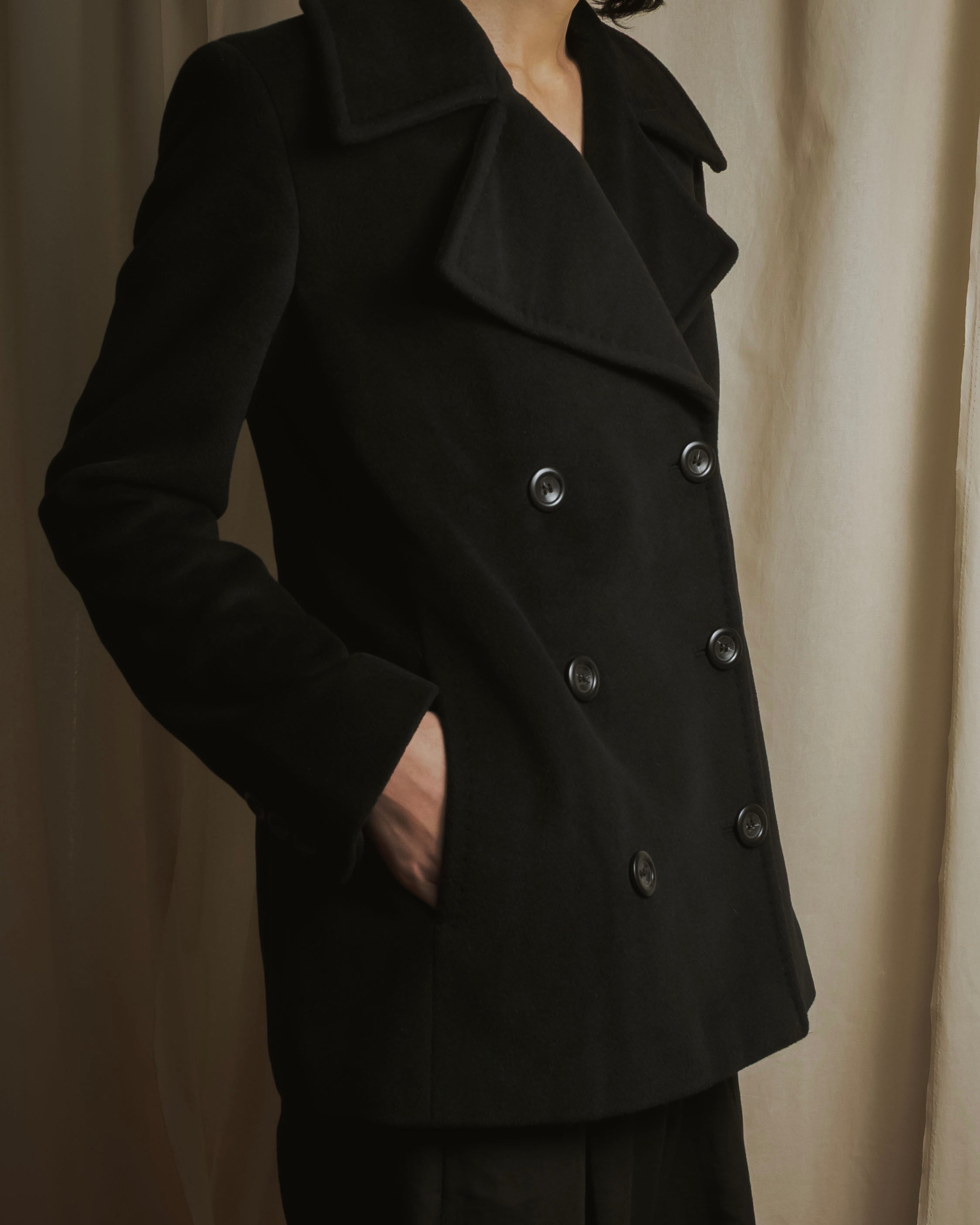 Abrigo doble botonadura estilo pea coat de los años 90-00 de "Max Mara"