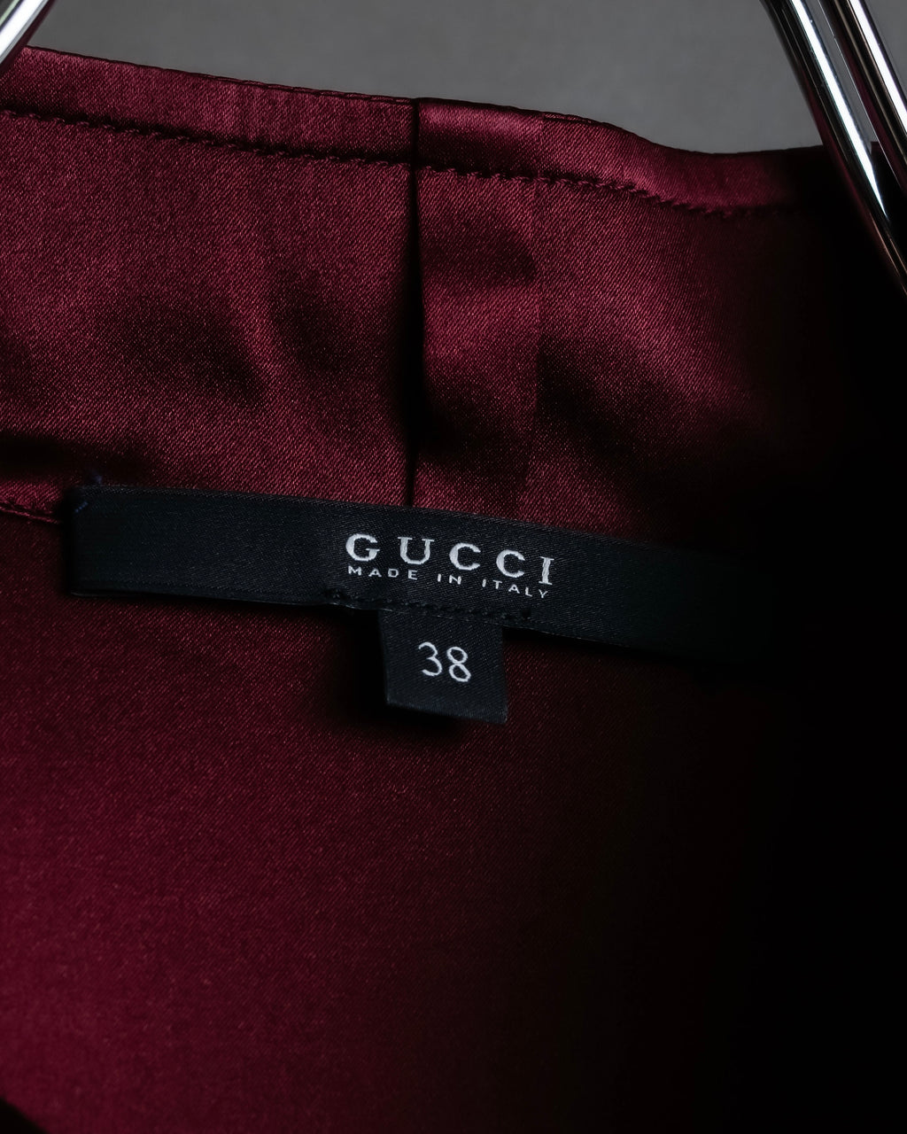 "GUCCI" Beautiful burgundy color silk bowtie shirt
