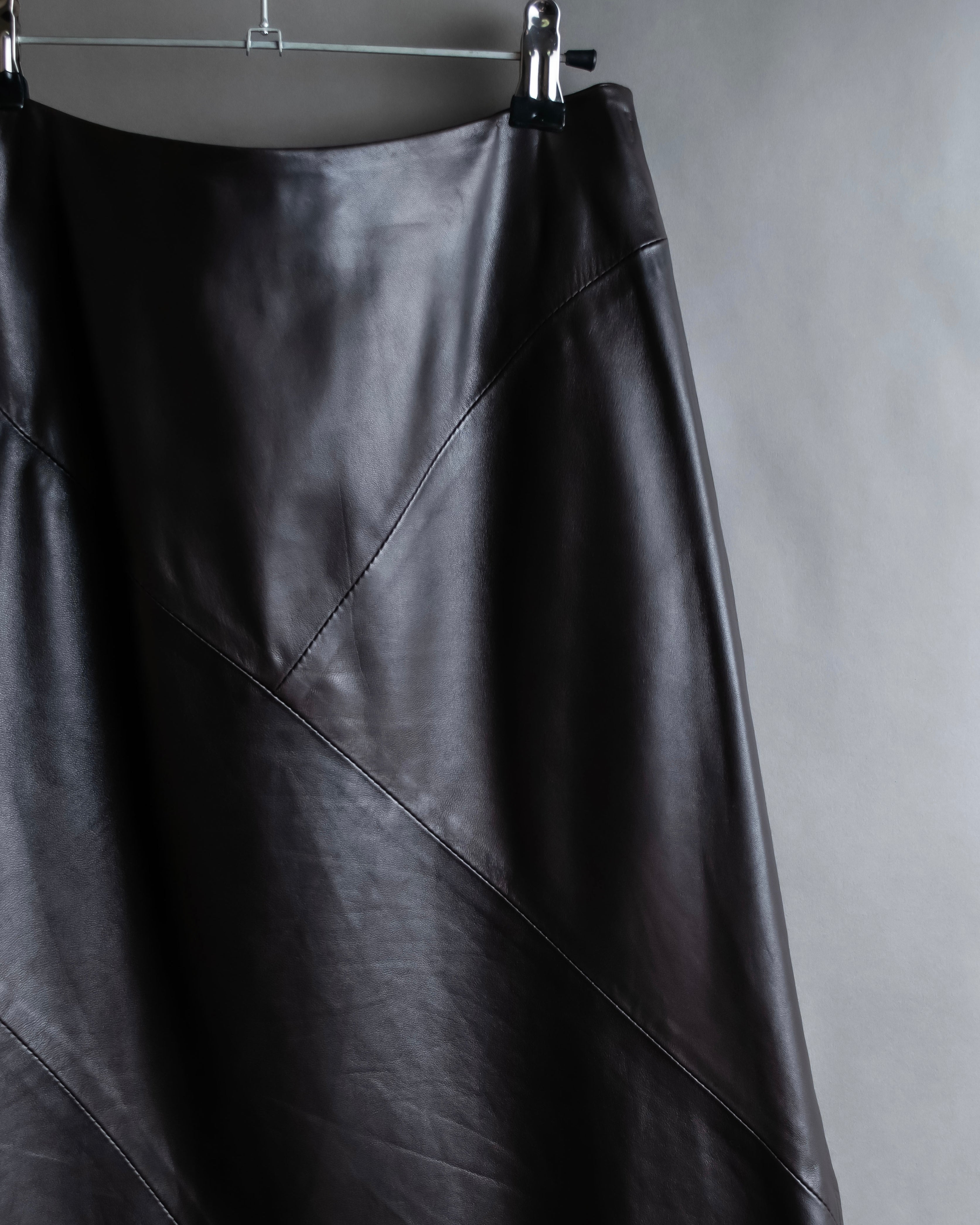 "HARVEY LOGAN" Diagonal cut design lamb leather flare skirt