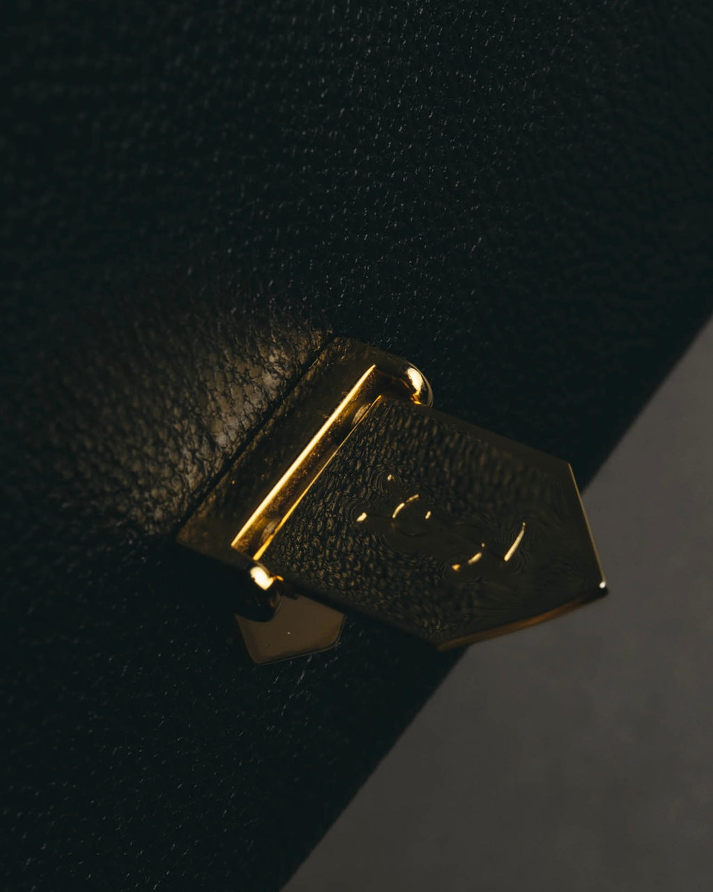 “Yves Saint Laurent” 90’s-00’s Cassandra logo one shoulder leather bag