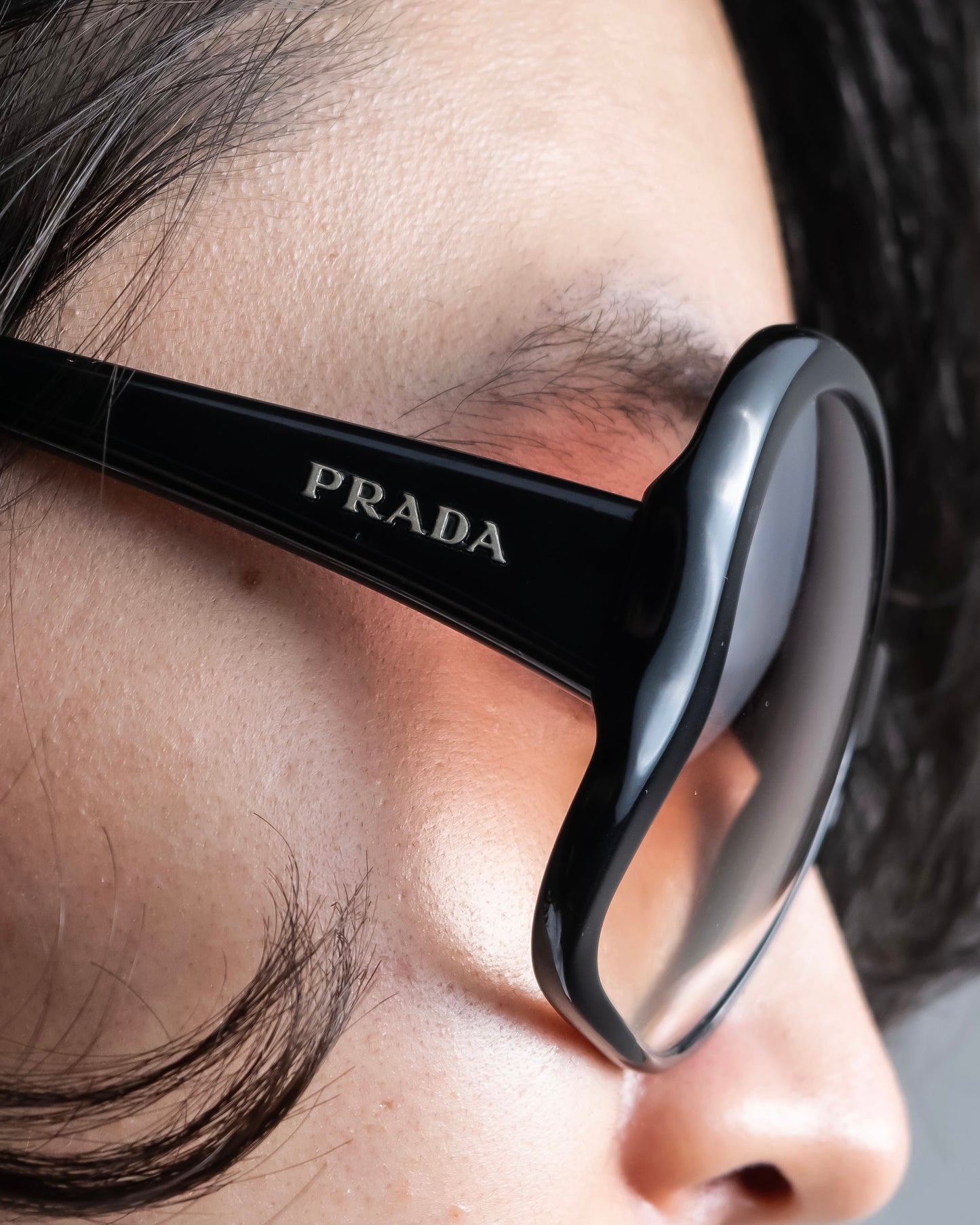 "PRADA" Butterfly frame logo engraved sunglasses