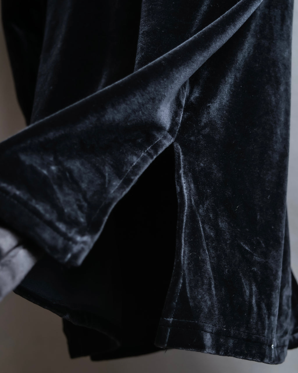 "EXPRESS" Beautiful glossy regular color velour shirt