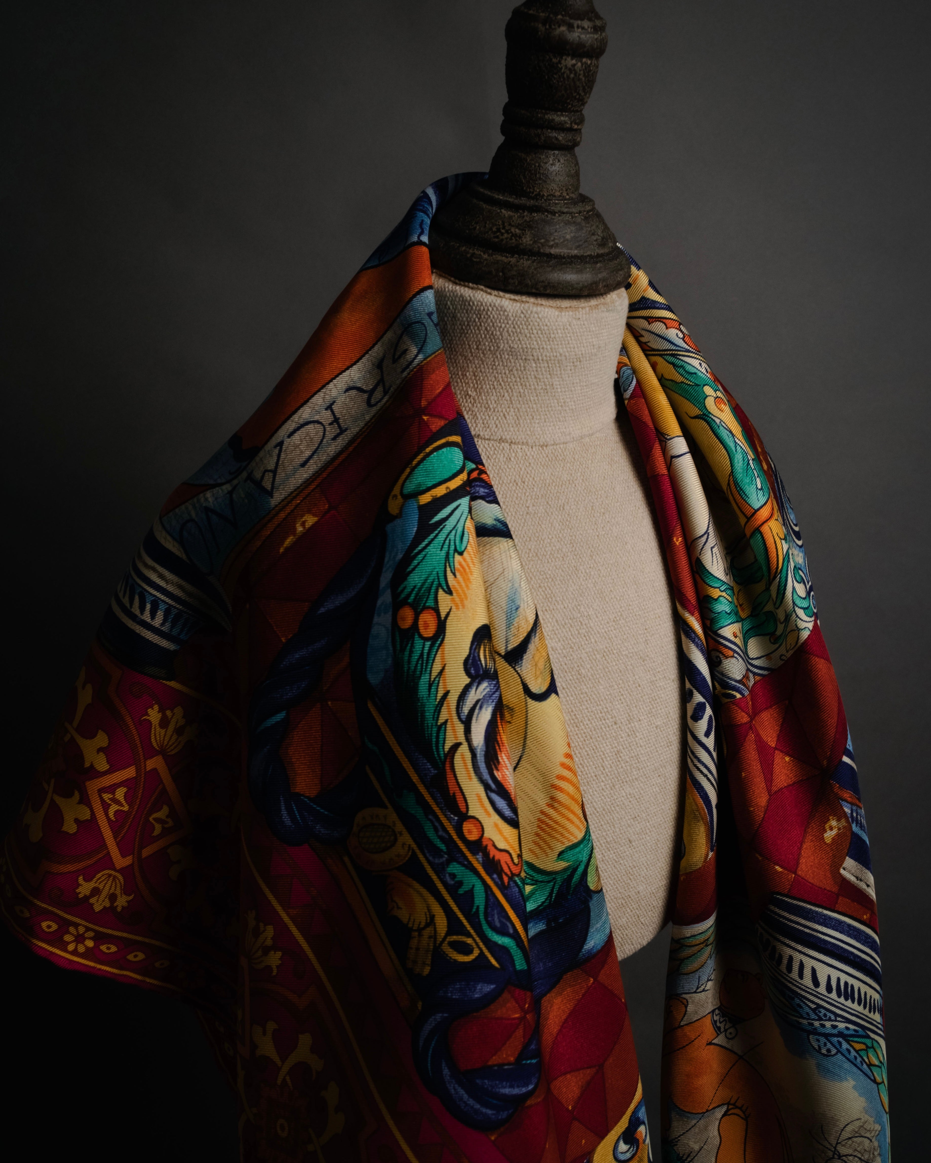 “GUCCI” 2016–2020 Ceramic motif silk foulard scarf