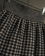 “Salvatore Ferragamo” 90’s-00’s Houndstooth knit flare skirt