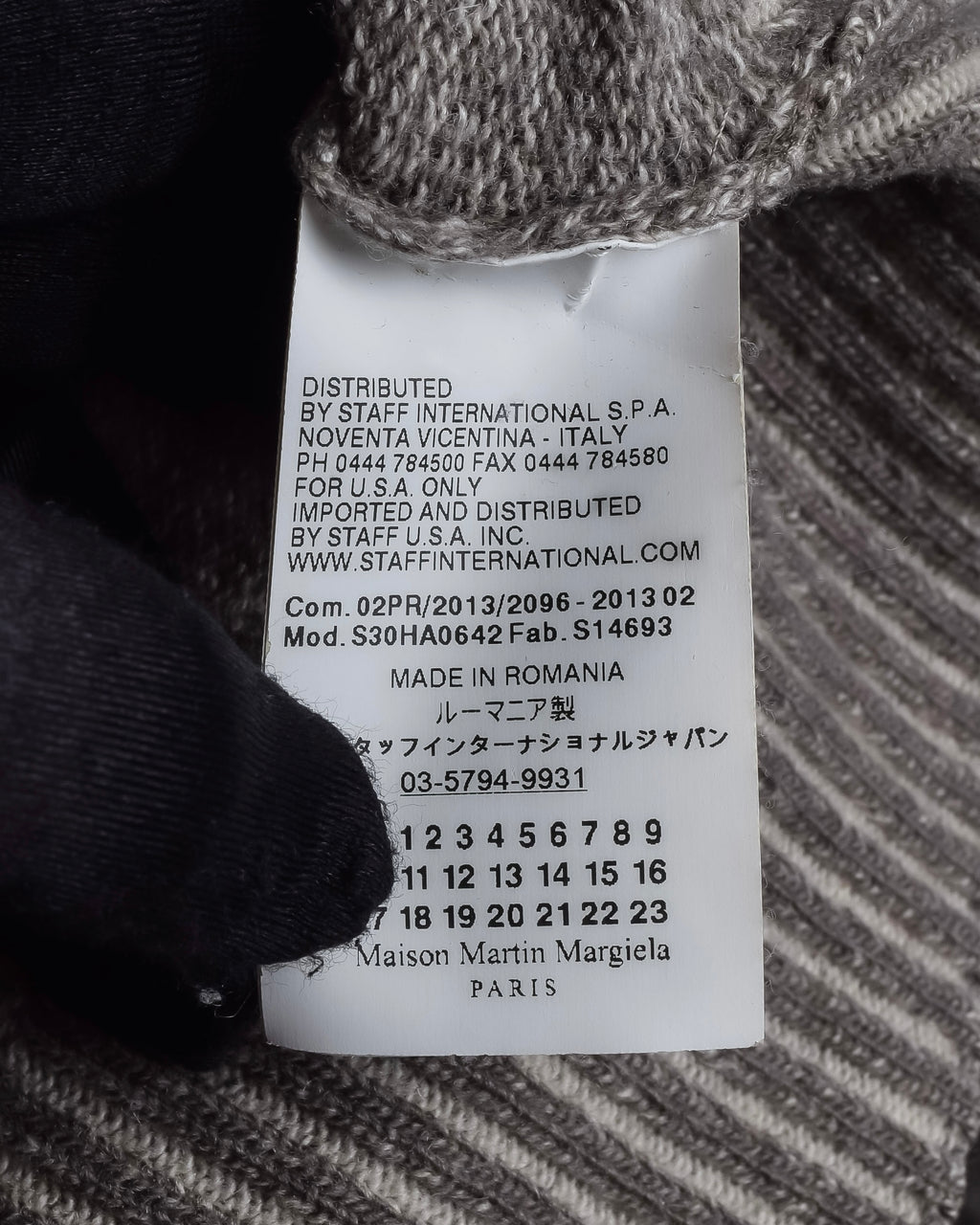 "MAISON MARGIELA" 13AW Patch accented low gauge wool cardigan