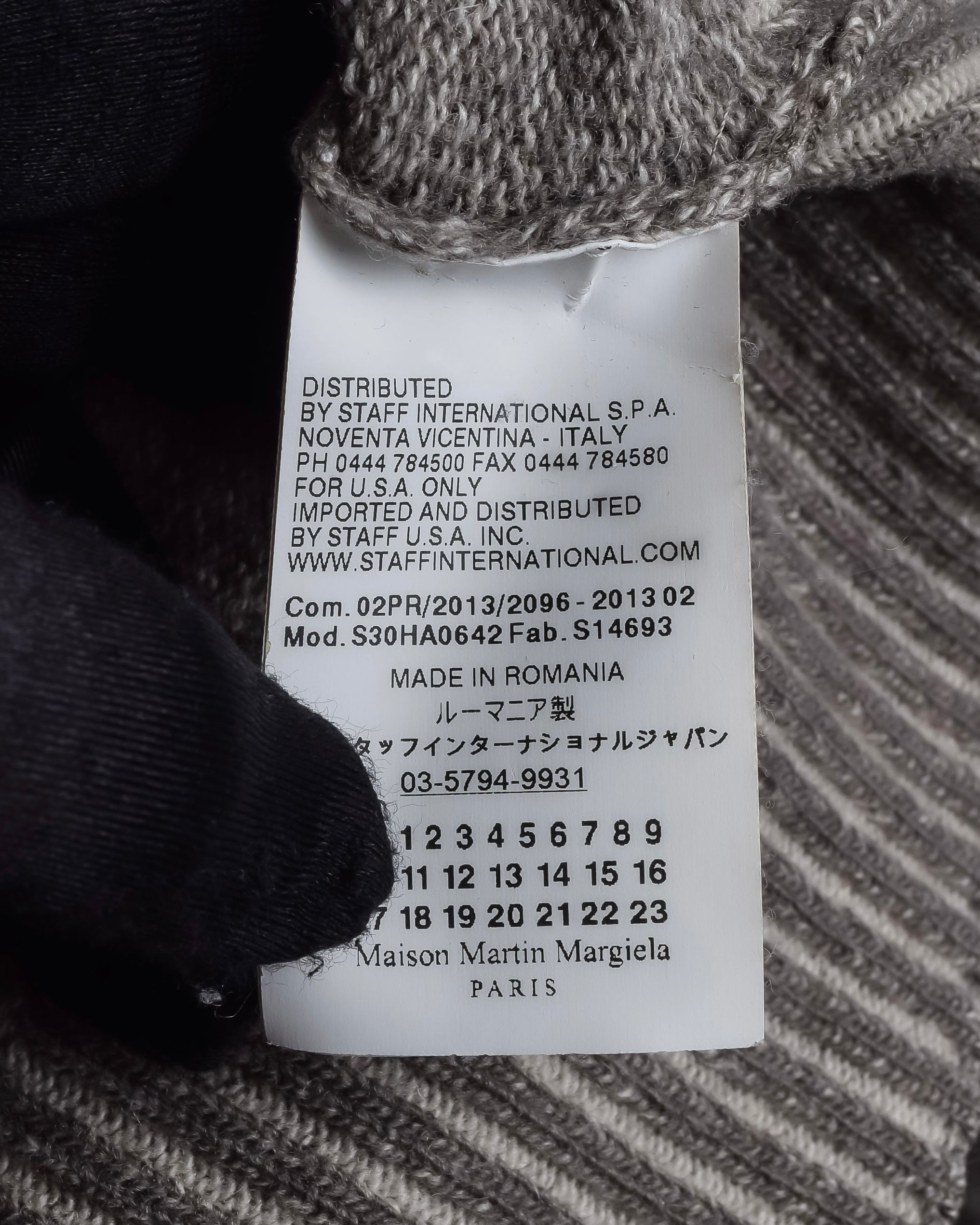 "MAISON MARGIELA" 13AW Patch accented low gauge wool cardigan