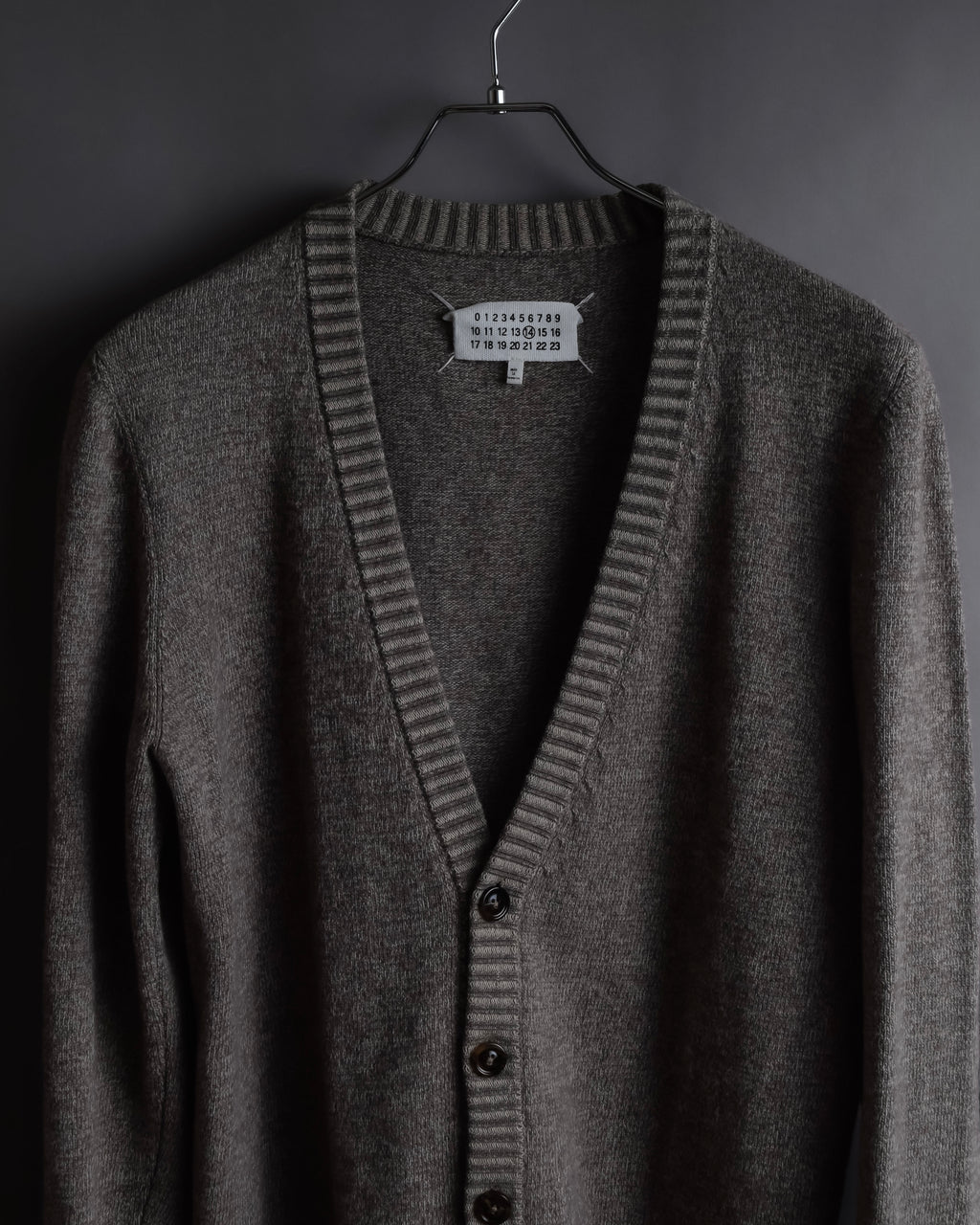 "MAISON MARGIELA" 13AW Patch accented low gauge wool cardigan