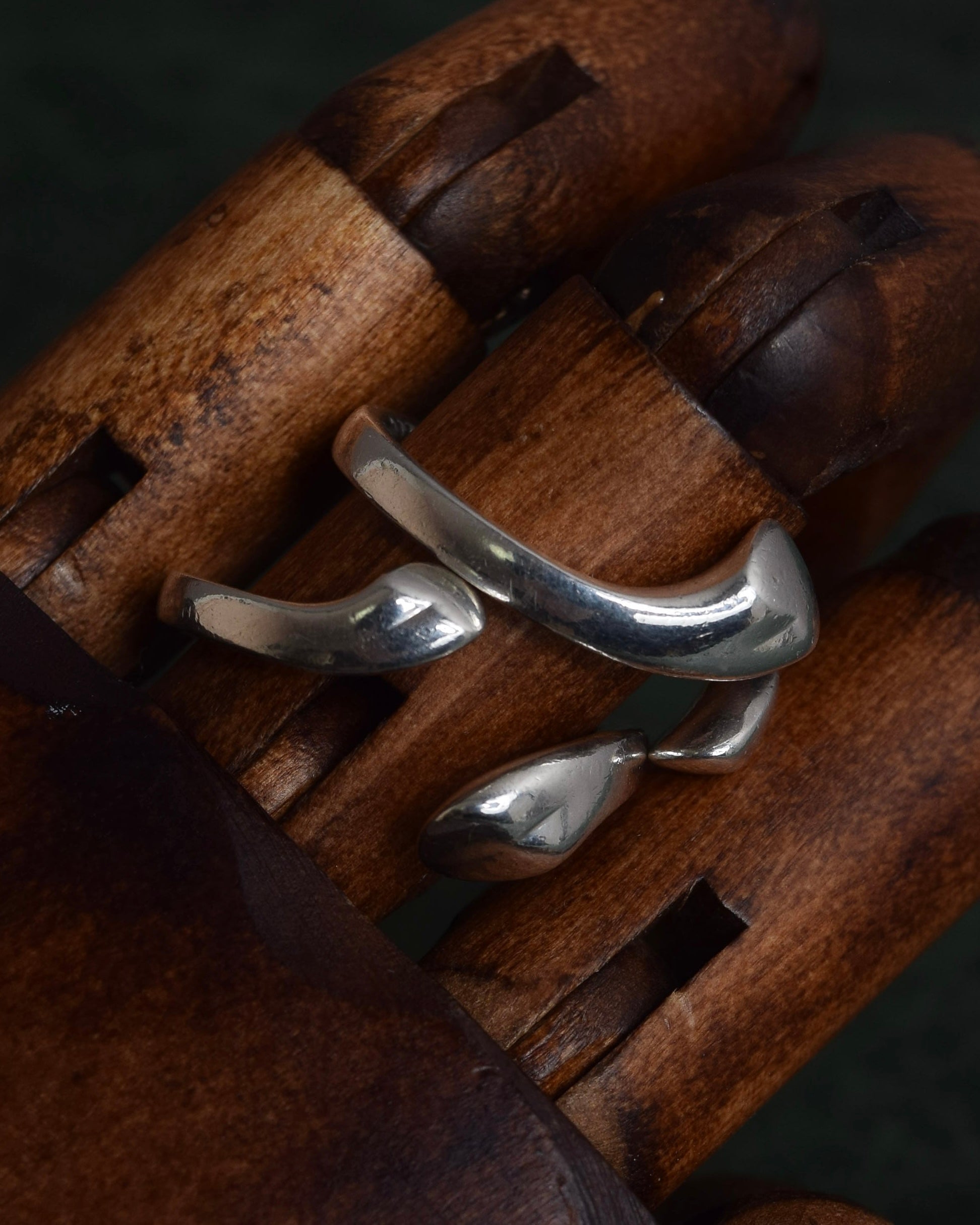 "CHANEL" Curved frame double combination silver earrings